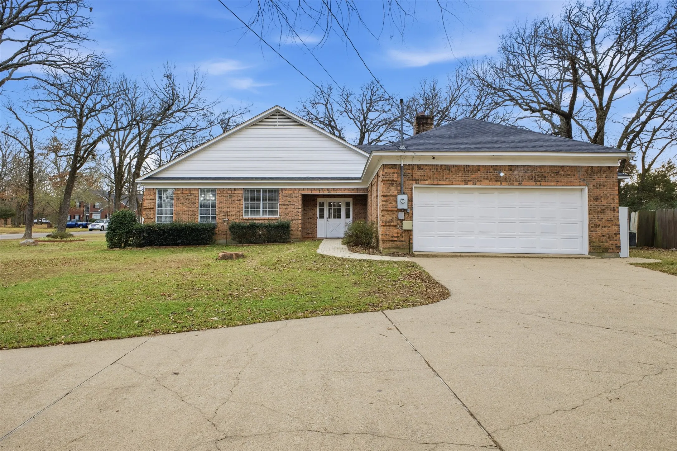 Single Family Residence For Sale in Hopkins County , 1433 Brandy Circle, Sulphur Springs, Texas 75482, 4 Bedroom, 4 Bathroom, 2 Garage spaces, 3,863 Sqft, built in 1987, Preowned, Price $375,000, mls#21153810, Real Estate Agent in Sulphur Springs, Homes For Sale in Hopkins county, Homes For Sale in Sulphur Springs, Realtor in Sulphur Springs Texas, Real Estate Brokerage Independent Realty Texas, Luminita Cordes Realtor