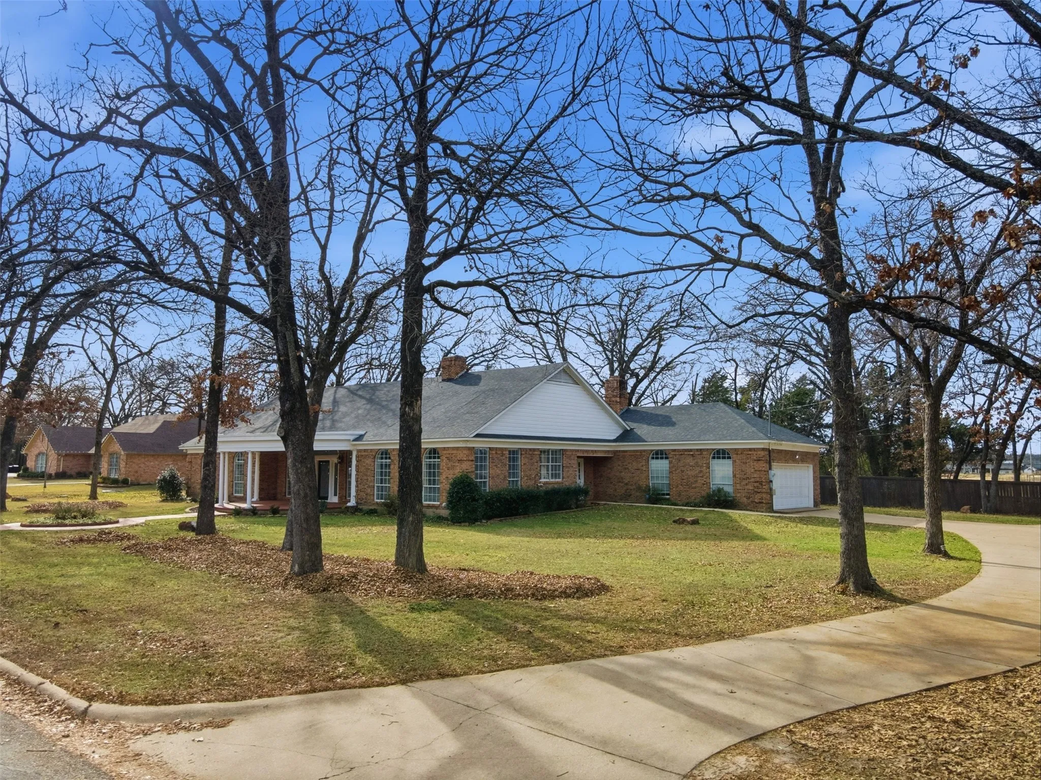 Single Family Residence For Sale in Hopkins County , 1433 Brandy Circle, Sulphur Springs, Texas 75482, 4 Bedroom, 4 Bathroom, 2 Garage spaces, 3,863 Sqft, built in 1987, Preowned, Price $375,000, mls#21153810, Real Estate Agent in Sulphur Springs, Homes For Sale in Hopkins county, Homes For Sale in Sulphur Springs, Realtor in Sulphur Springs Texas, Real Estate Brokerage Independent Realty Texas, Luminita Cordes Realtor
