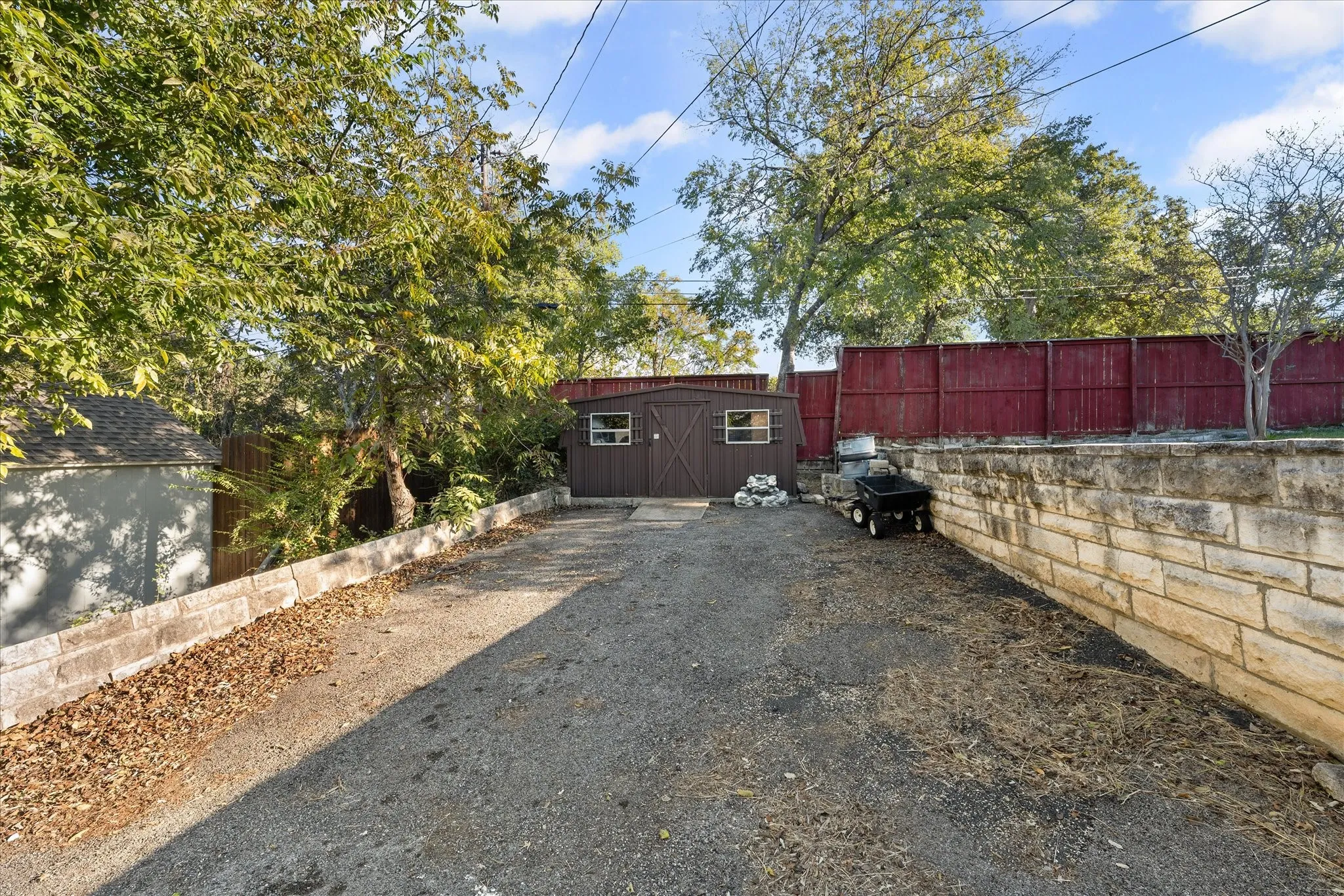 Single Family Residence For Sale in Mc Lennan County , 837 White Oak Drive, Woodway, Texas 76712, 3 Bedroom, 2 Bathroom, 2 Garage spaces, 2,461 Sqft, built in 1969, mls#21154262, Real Estate Agent in Woodway, Homes For Sale in Mc Lennan county, Homes For Sale in Woodway, Realtor in Woodway Texas, Real Estate Brokerage Independent Realty Texas, Luminita Cordes Realtor