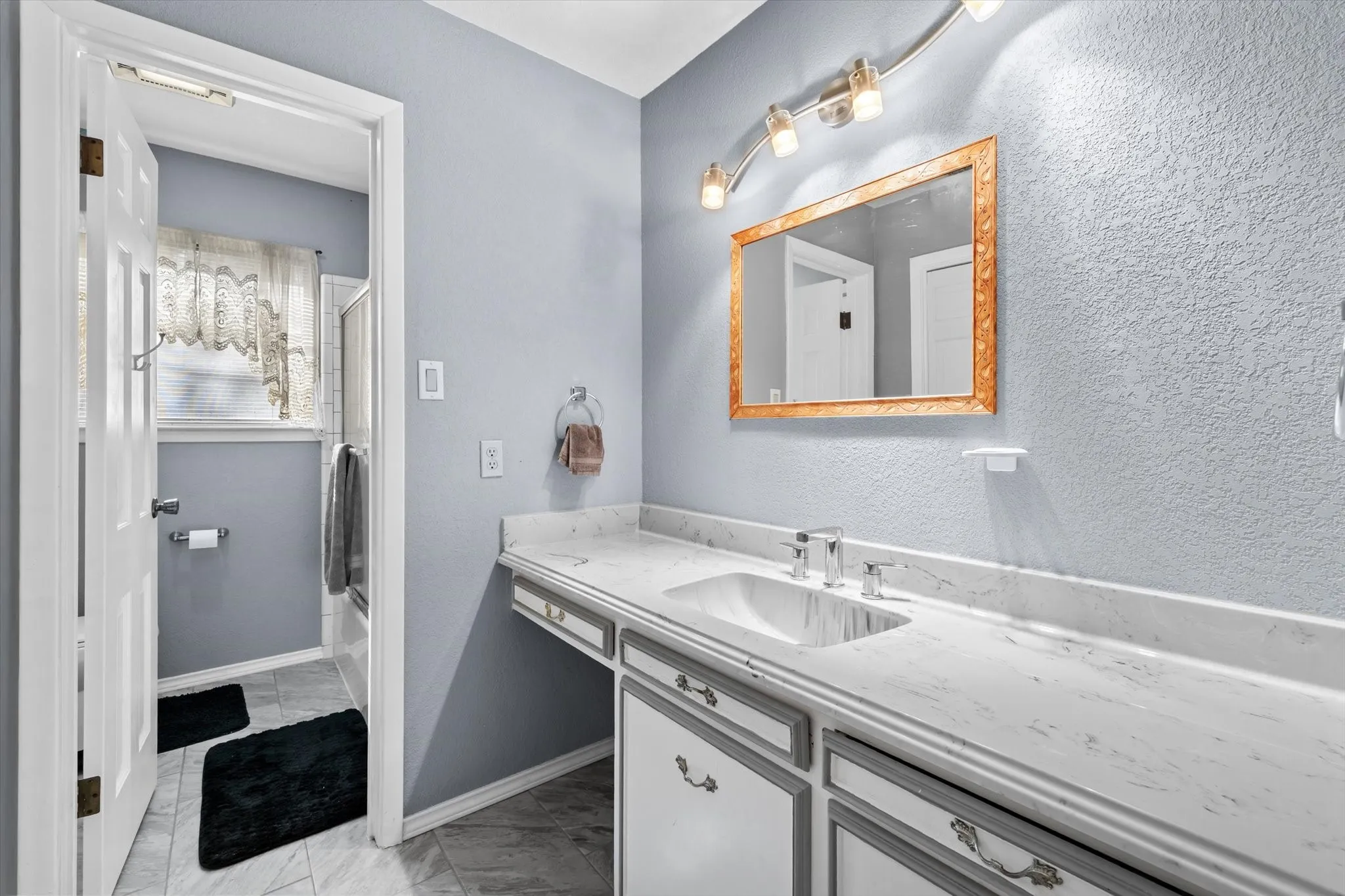 Single Family Residence For Sale in Mc Lennan County , 837 White Oak Drive, Woodway, Texas 76712, 3 Bedroom, 2 Bathroom, 2 Garage spaces, 2,461 Sqft, built in 1969, mls#21154262, Real Estate Agent in Woodway, Homes For Sale in Mc Lennan county, Homes For Sale in Woodway, Realtor in Woodway Texas, Real Estate Brokerage Independent Realty Texas, Luminita Cordes Realtor