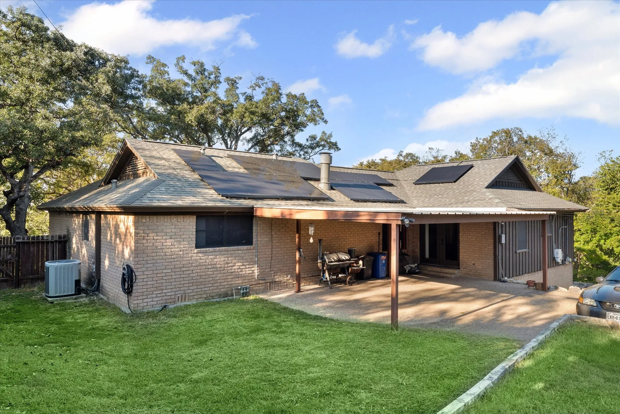 Single Family Residence For Sale in Mc Lennan County , 837 White Oak Drive, Woodway, Texas 76712, 3 Bedroom, 2 Bathroom, 2 Garage spaces, 2,461 Sqft, built in 1969, mls#21154262, Real Estate Agent in Woodway, Homes For Sale in Mc Lennan county, Homes For Sale in Woodway, Realtor in Woodway Texas, Real Estate Brokerage Independent Realty Texas, Luminita Cordes Realtor