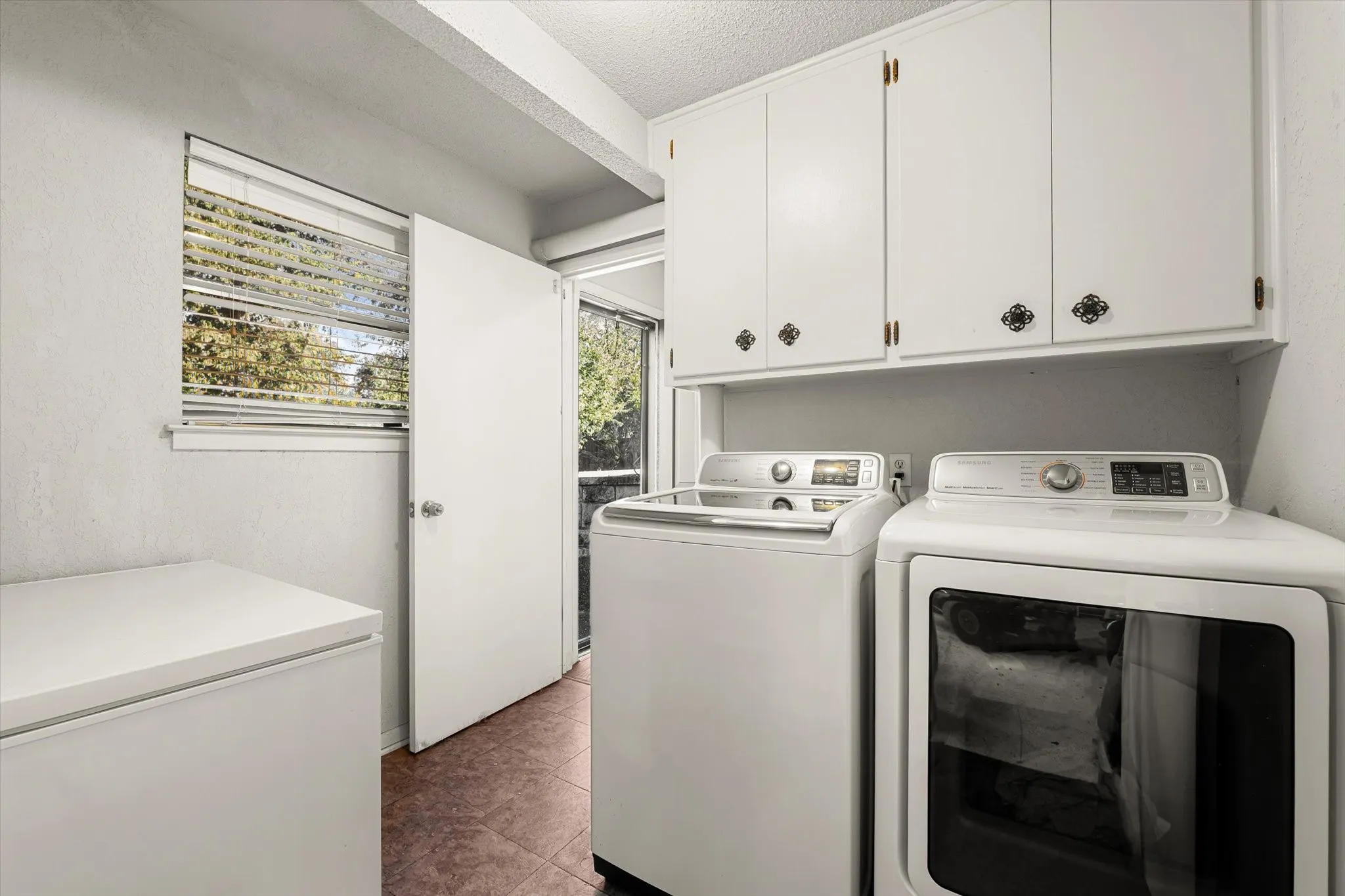 Single Family Residence For Sale in Mc Lennan County , 837 White Oak Drive, Woodway, Texas 76712, 3 Bedroom, 2 Bathroom, 2 Garage spaces, 2,461 Sqft, built in 1969, mls#21154262, Real Estate Agent in Woodway, Homes For Sale in Mc Lennan county, Homes For Sale in Woodway, Realtor in Woodway Texas, Real Estate Brokerage Independent Realty Texas, Luminita Cordes Realtor