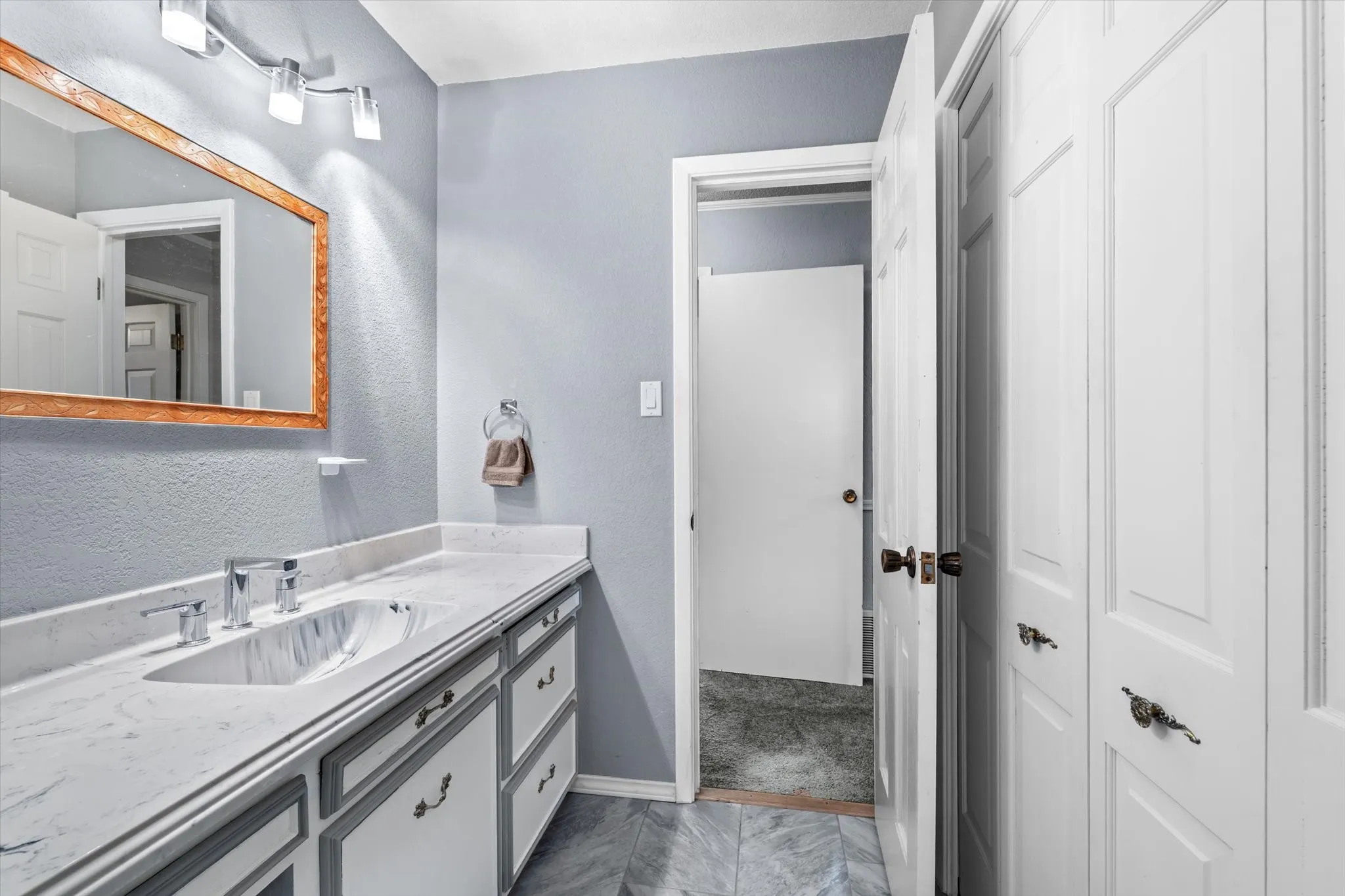 Single Family Residence For Sale in Mc Lennan County , 837 White Oak Drive, Woodway, Texas 76712, 3 Bedroom, 2 Bathroom, 2 Garage spaces, 2,461 Sqft, built in 1969, mls#21154262, Real Estate Agent in Woodway, Homes For Sale in Mc Lennan county, Homes For Sale in Woodway, Realtor in Woodway Texas, Real Estate Brokerage Independent Realty Texas, Luminita Cordes Realtor
