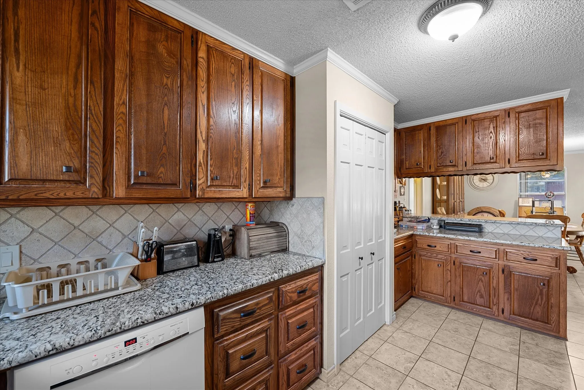 Single Family Residence For Sale in Mc Lennan County , 837 White Oak Drive, Woodway, Texas 76712, 3 Bedroom, 2 Bathroom, 2 Garage spaces, 2,461 Sqft, built in 1969, mls#21154262, Real Estate Agent in Woodway, Homes For Sale in Mc Lennan county, Homes For Sale in Woodway, Realtor in Woodway Texas, Real Estate Brokerage Independent Realty Texas, Luminita Cordes Realtor