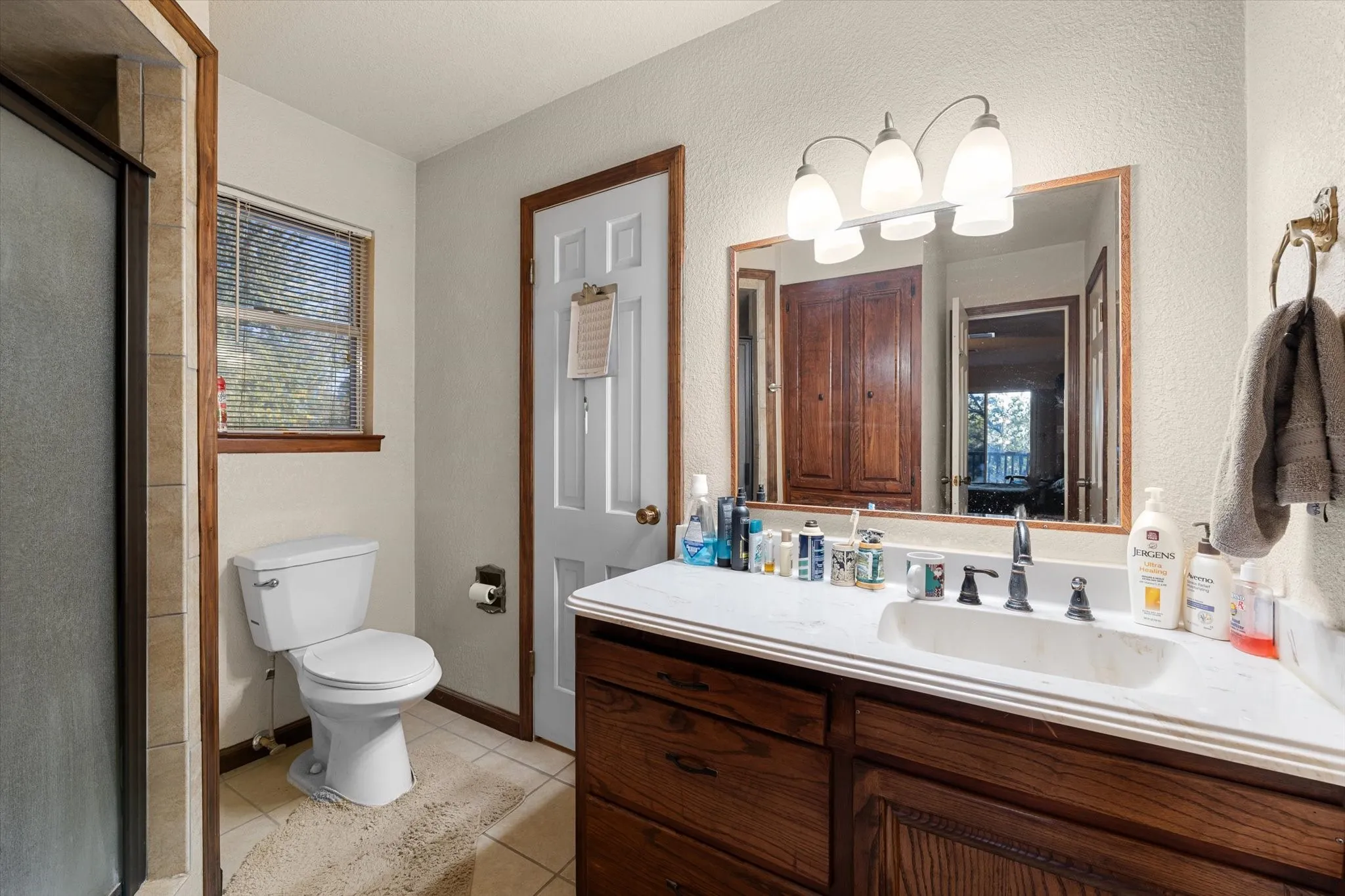 Single Family Residence For Sale in Mc Lennan County , 837 White Oak Drive, Woodway, Texas 76712, 3 Bedroom, 2 Bathroom, 2 Garage spaces, 2,461 Sqft, built in 1969, mls#21154262, Real Estate Agent in Woodway, Homes For Sale in Mc Lennan county, Homes For Sale in Woodway, Realtor in Woodway Texas, Real Estate Brokerage Independent Realty Texas, Luminita Cordes Realtor