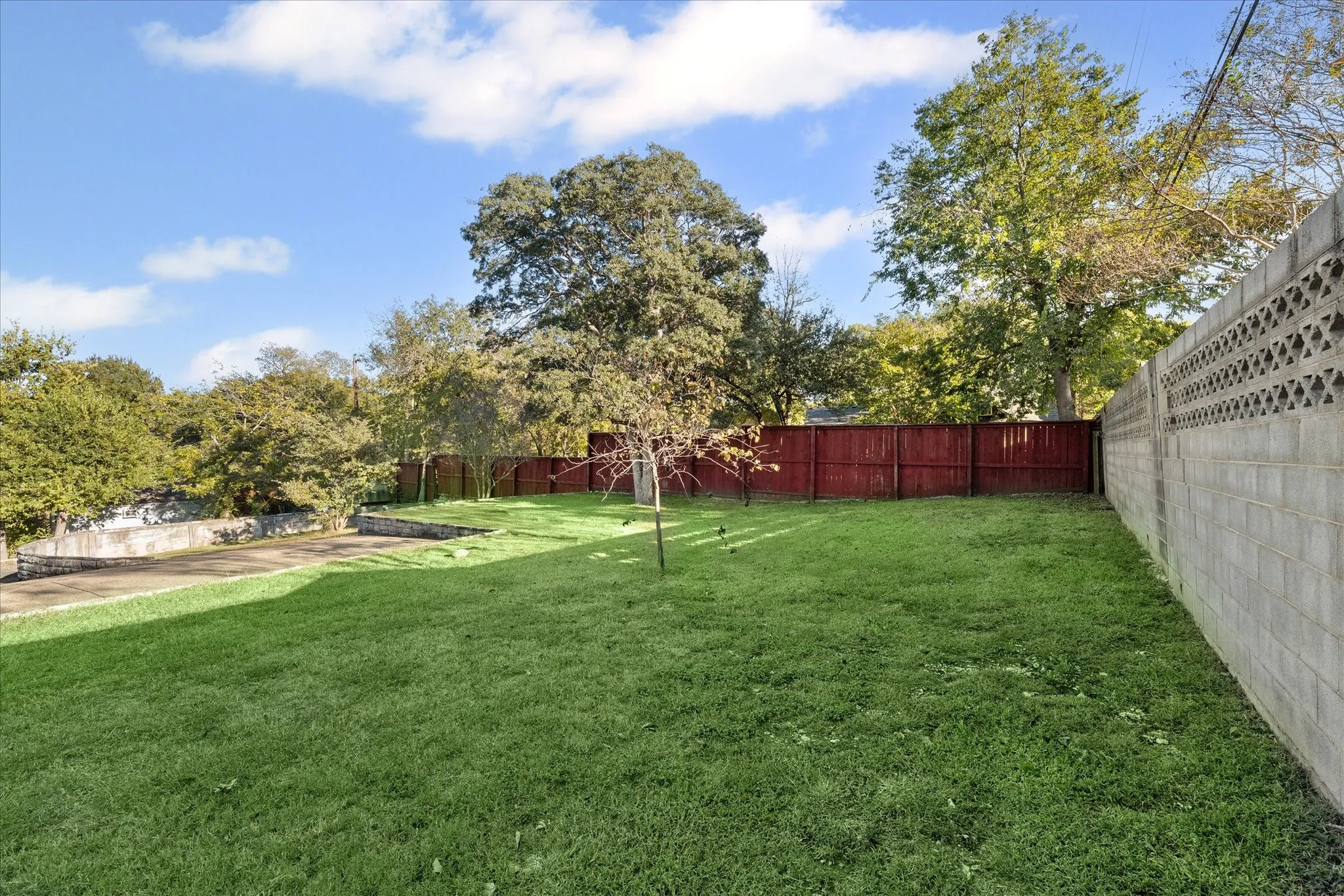 Single Family Residence For Sale in Mc Lennan County , 837 White Oak Drive, Woodway, Texas 76712, 3 Bedroom, 2 Bathroom, 2 Garage spaces, 2,461 Sqft, built in 1969, mls#21154262, Real Estate Agent in Woodway, Homes For Sale in Mc Lennan county, Homes For Sale in Woodway, Realtor in Woodway Texas, Real Estate Brokerage Independent Realty Texas, Luminita Cordes Realtor