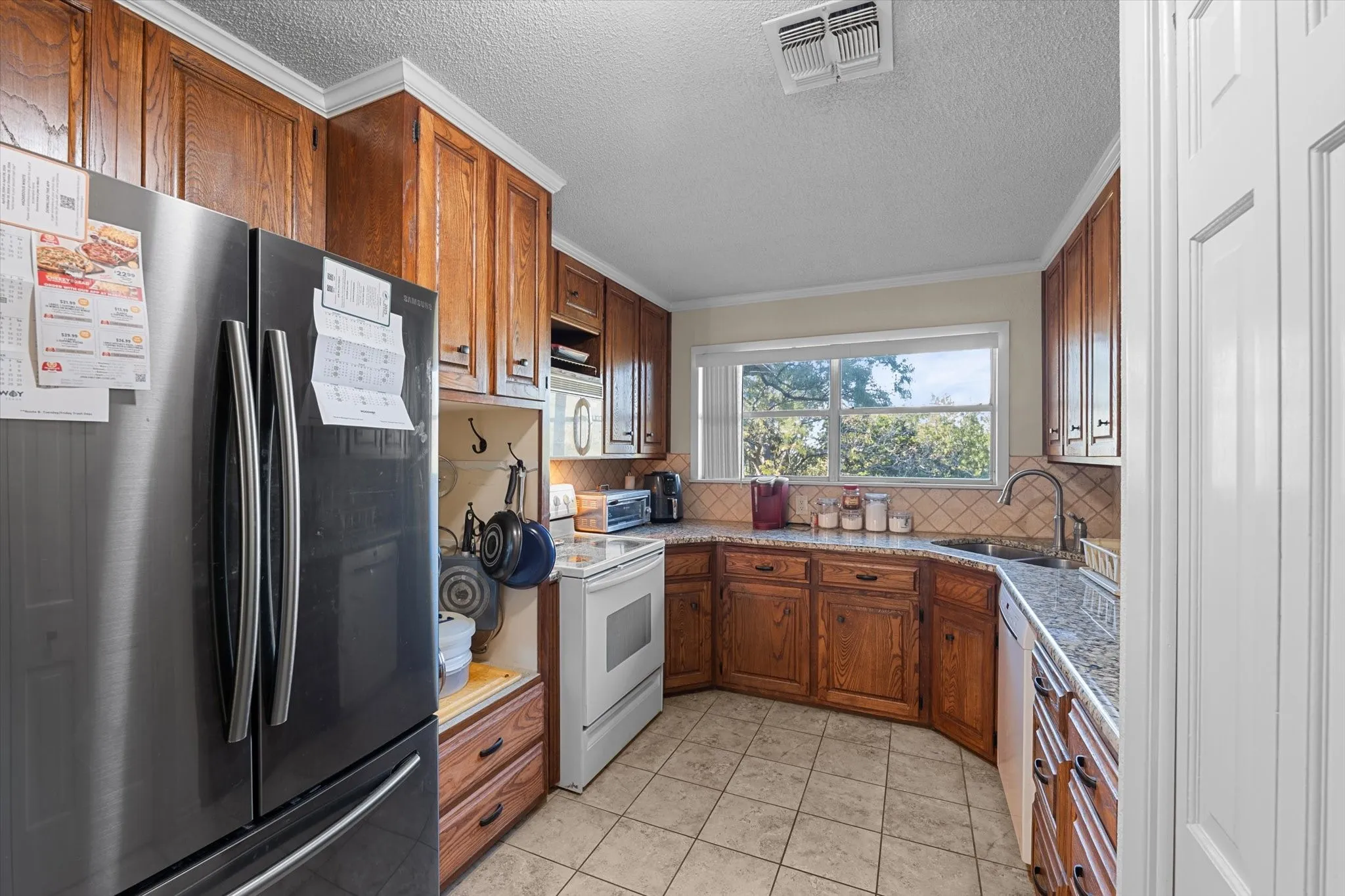 Single Family Residence For Sale in Mc Lennan County , 837 White Oak Drive, Woodway, Texas 76712, 3 Bedroom, 2 Bathroom, 2 Garage spaces, 2,461 Sqft, built in 1969, mls#21154262, Real Estate Agent in Woodway, Homes For Sale in Mc Lennan county, Homes For Sale in Woodway, Realtor in Woodway Texas, Real Estate Brokerage Independent Realty Texas, Luminita Cordes Realtor