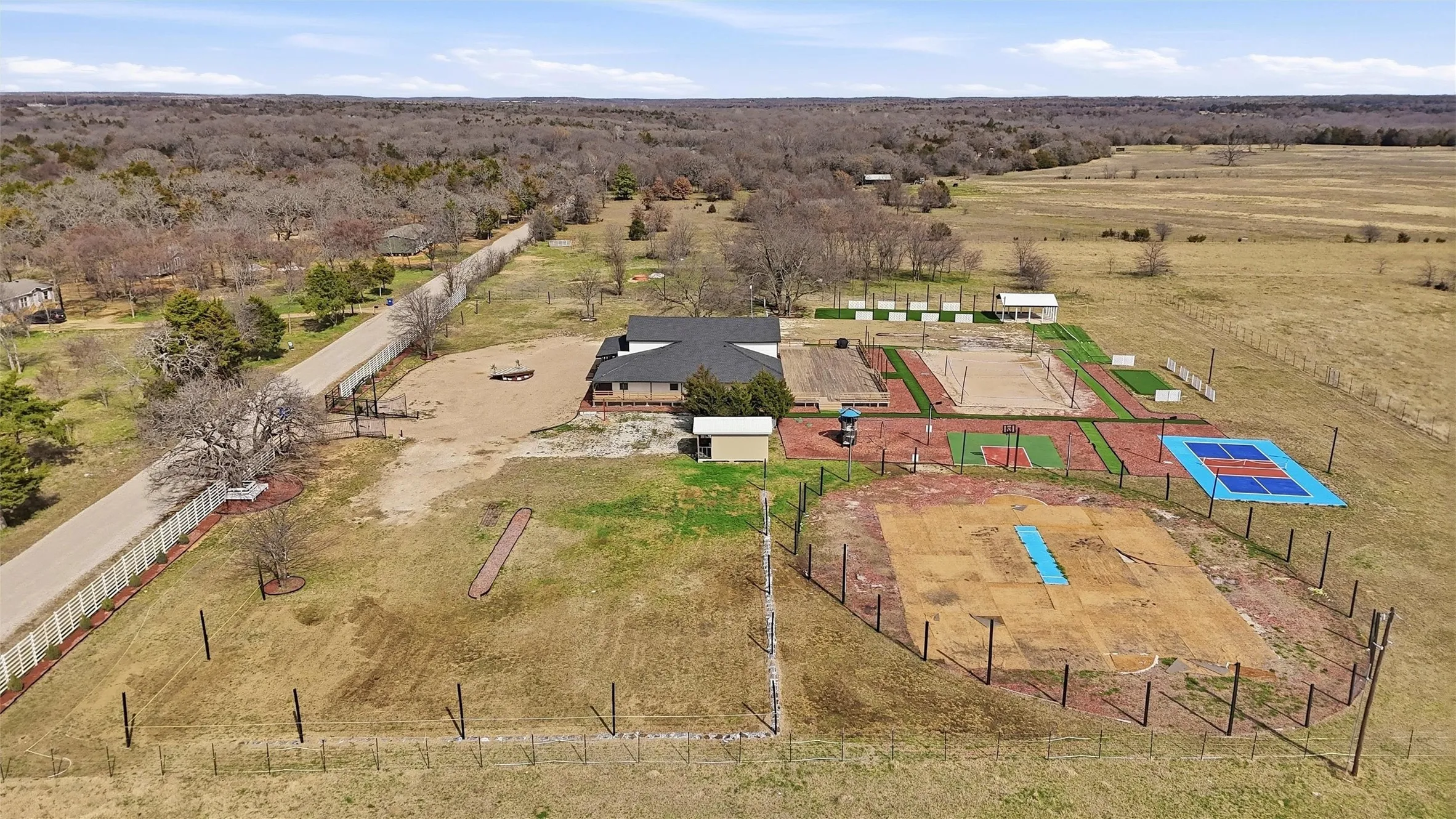 Single Family Residence For Sale in Cooke County , 550 County Road 297, Gainesville, Texas 76240, 6 Bedrooms, 6 Bathrooms, Garage spaces, 3,870 Sqft, built in 2024, Preowned, Price $2,340,000, mls#21139838, Real Estate Agent in Gainesville, Homes For Sale in Cooke county, Homes For Sale in Gainesville, Realtor in Gainesville Texas, Real Estate Brokerage Independent Realty Texas, Luminita Cordes Realtor