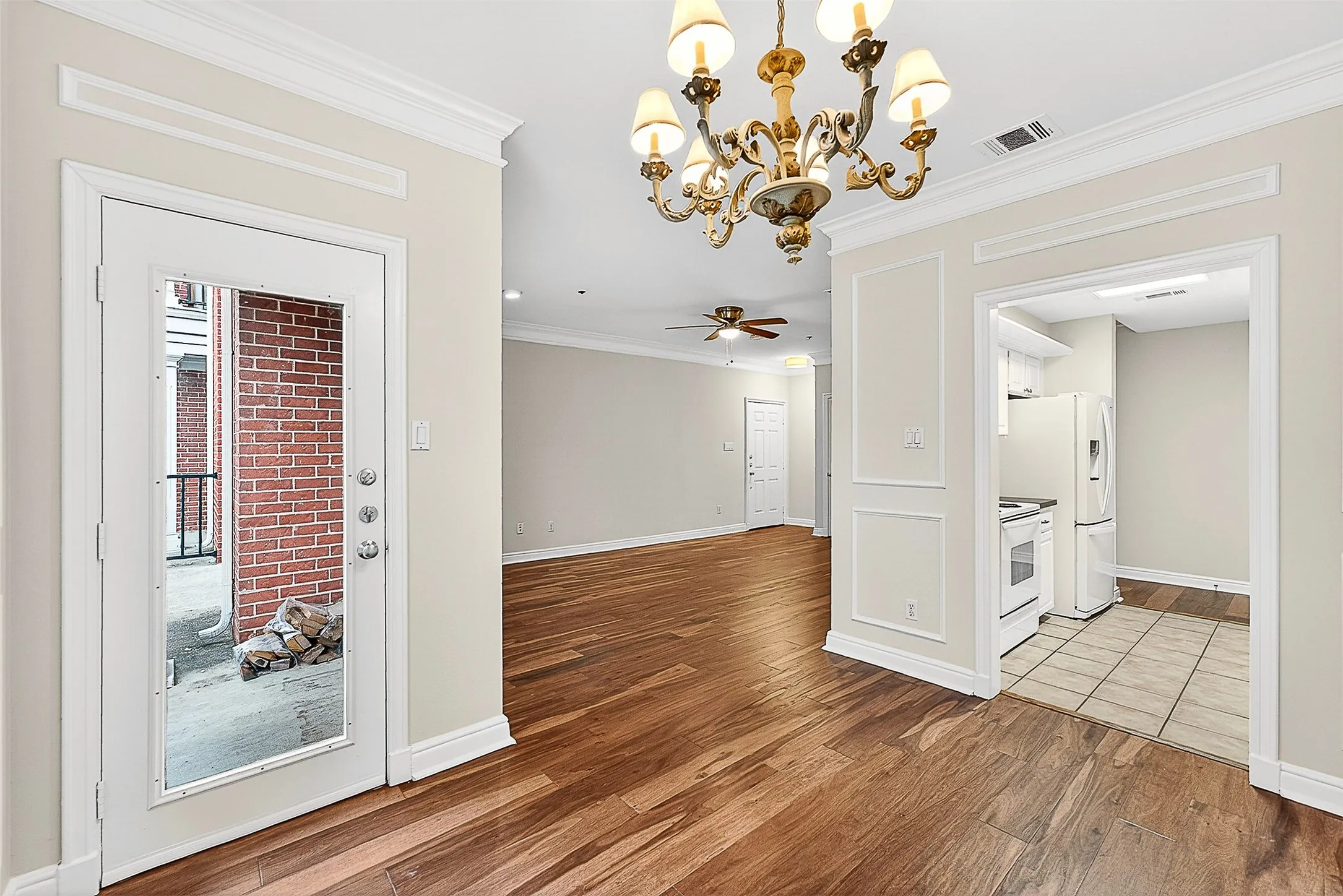 Condominium For Sale in Dallas County , 5407 Bryan Street B104, Dallas, Texas 75206, 2 Bedroom, 2 Bathroom, 1 Garage spaces, 1,054 Sqft, built in 1985, mls#21152213, Real Estate Agent in Dallas, Homes For Sale in Dallas county, Homes For Sale in Dallas, Realtor in Dallas Texas, Real Estate Brokerage Independent Realty Texas, Luminita Cordes Realtor