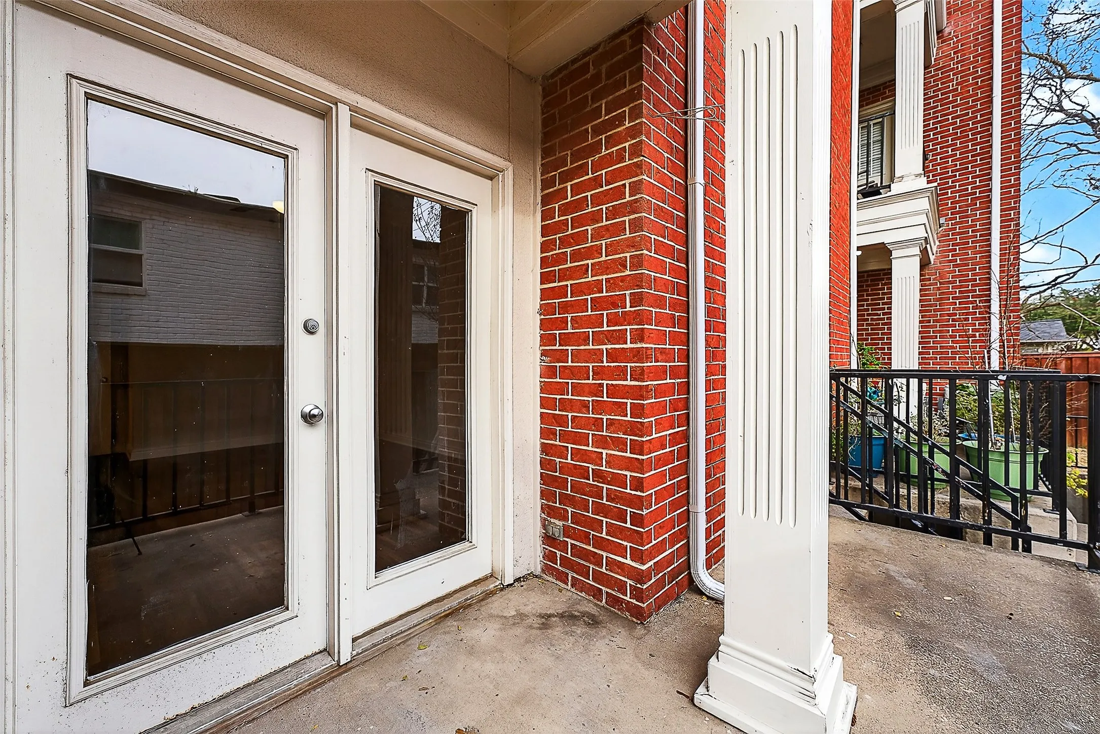 Condominium For Sale in Dallas County , 5407 Bryan Street B104, Dallas, Texas 75206, 2 Bedroom, 2 Bathroom, 1 Garage spaces, 1,054 Sqft, built in 1985, mls#21152213, Real Estate Agent in Dallas, Homes For Sale in Dallas county, Homes For Sale in Dallas, Realtor in Dallas Texas, Real Estate Brokerage Independent Realty Texas, Luminita Cordes Realtor