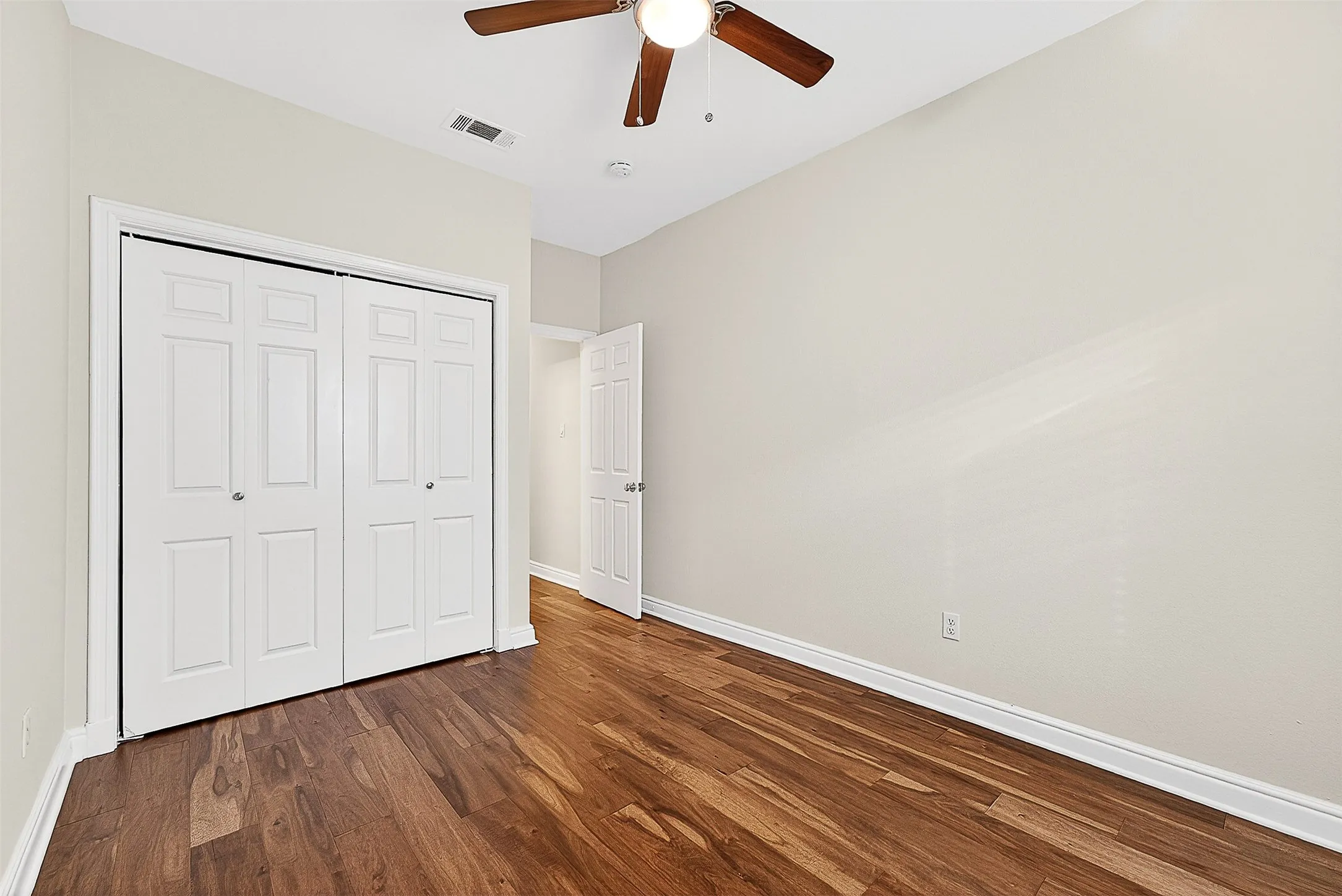 Condominium For Sale in Dallas County , 5407 Bryan Street B104, Dallas, Texas 75206, 2 Bedroom, 2 Bathroom, 1 Garage spaces, 1,054 Sqft, built in 1985, mls#21152213, Real Estate Agent in Dallas, Homes For Sale in Dallas county, Homes For Sale in Dallas, Realtor in Dallas Texas, Real Estate Brokerage Independent Realty Texas, Luminita Cordes Realtor