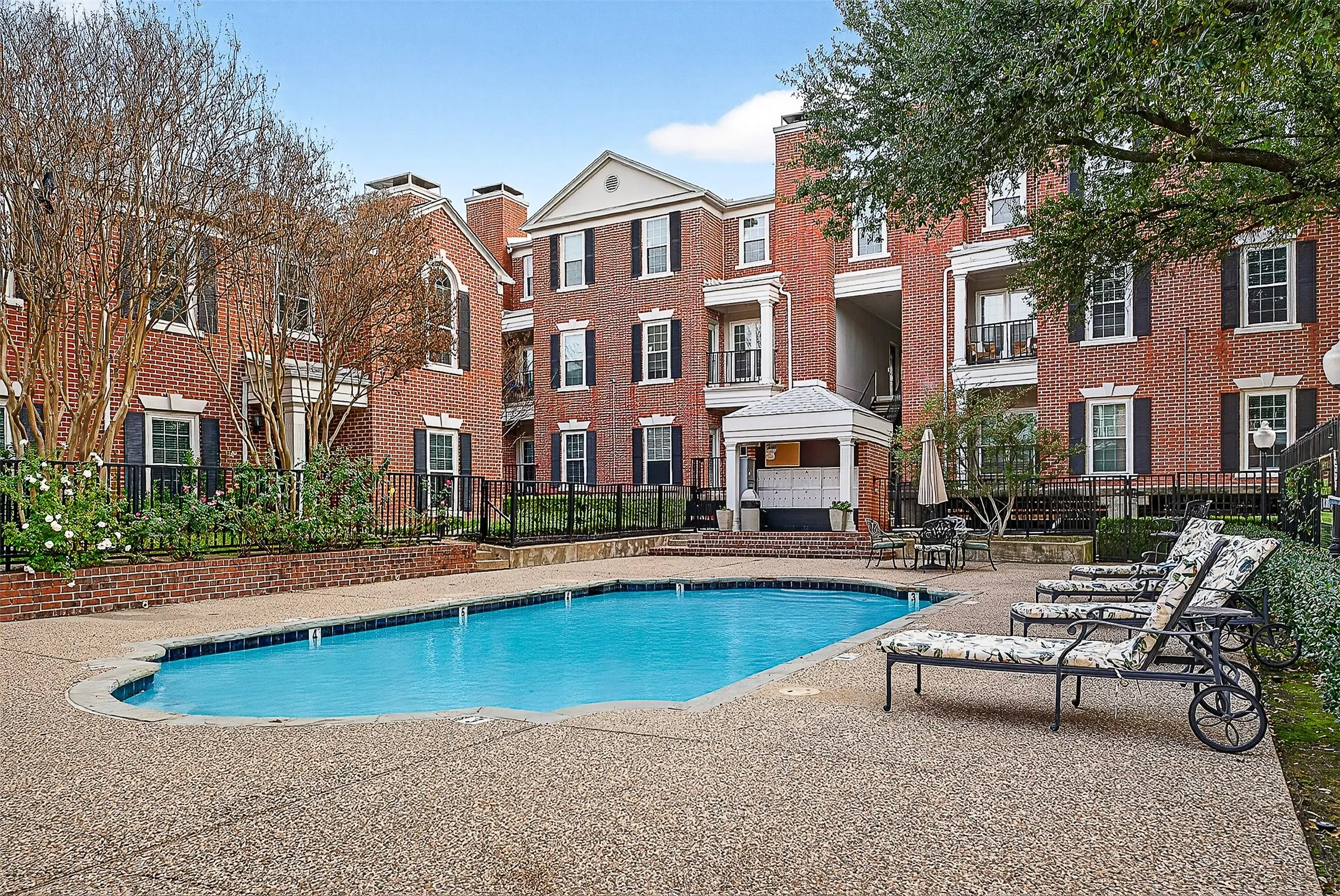 Condominium For Sale in Dallas County , 5407 Bryan Street B104, Dallas, Texas 75206, 2 Bedroom, 2 Bathroom, 1 Garage spaces, 1,054 Sqft, built in 1985, mls#21152213, Real Estate Agent in Dallas, Homes For Sale in Dallas county, Homes For Sale in Dallas, Realtor in Dallas Texas, Real Estate Brokerage Independent Realty Texas, Luminita Cordes Realtor