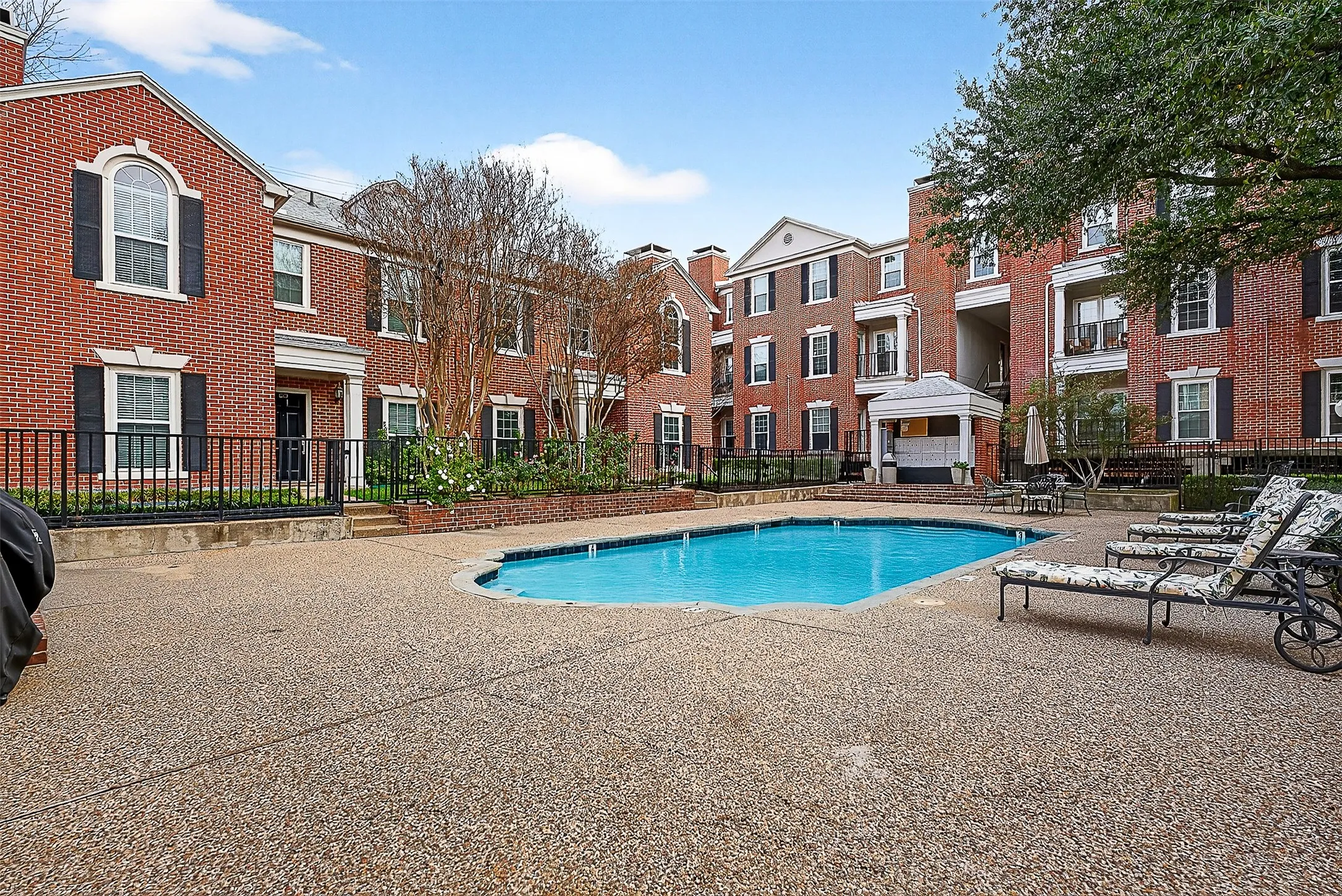 Condominium For Sale in Dallas County , 5407 Bryan Street B104, Dallas, Texas 75206, 2 Bedroom, 2 Bathroom, 1 Garage spaces, 1,054 Sqft, built in 1985, mls#21152213, Real Estate Agent in Dallas, Homes For Sale in Dallas county, Homes For Sale in Dallas, Realtor in Dallas Texas, Real Estate Brokerage Independent Realty Texas, Luminita Cordes Realtor
