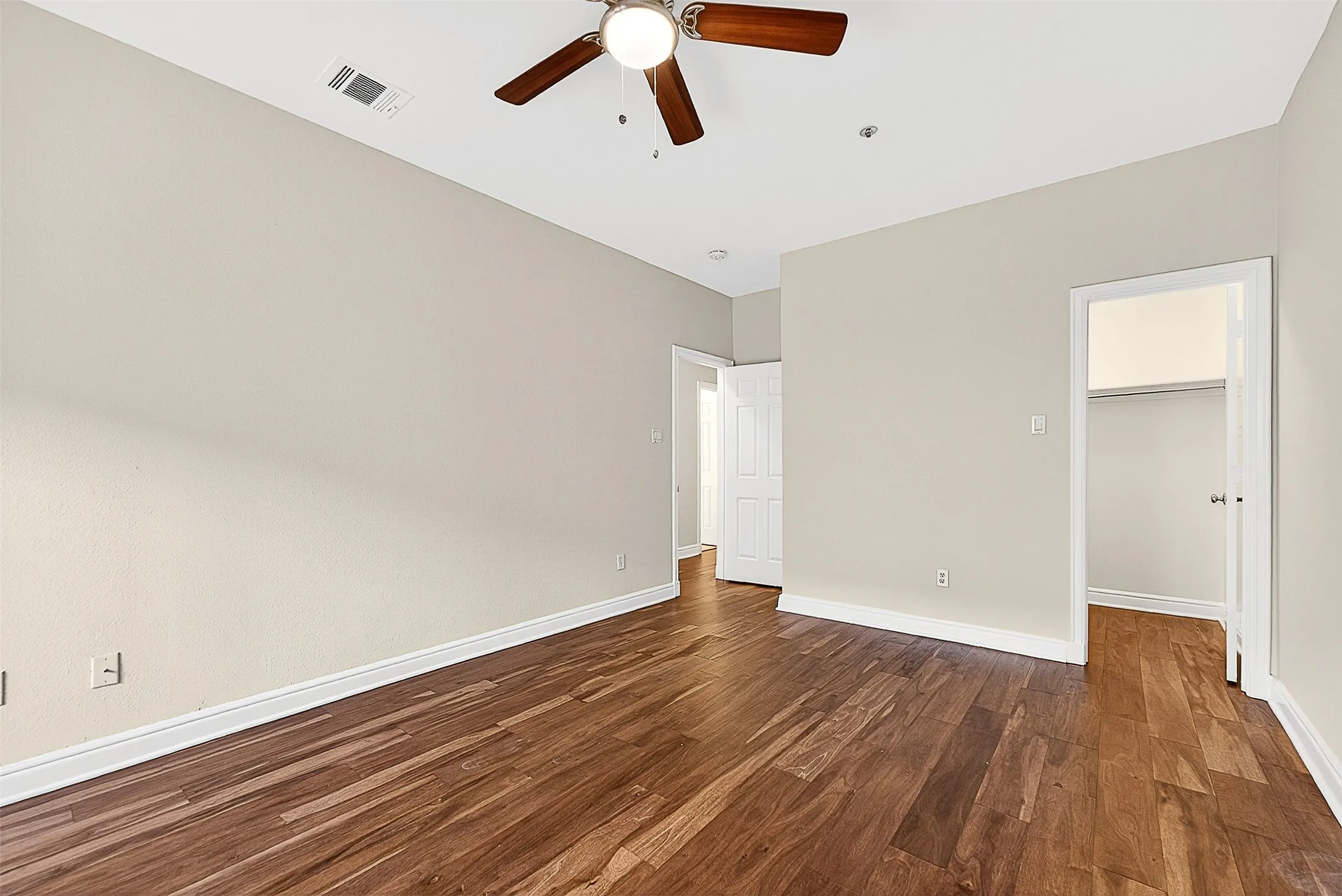 Condominium For Sale in Dallas County , 5407 Bryan Street B104, Dallas, Texas 75206, 2 Bedroom, 2 Bathroom, 1 Garage spaces, 1,054 Sqft, built in 1985, mls#21152213, Real Estate Agent in Dallas, Homes For Sale in Dallas county, Homes For Sale in Dallas, Realtor in Dallas Texas, Real Estate Brokerage Independent Realty Texas, Luminita Cordes Realtor