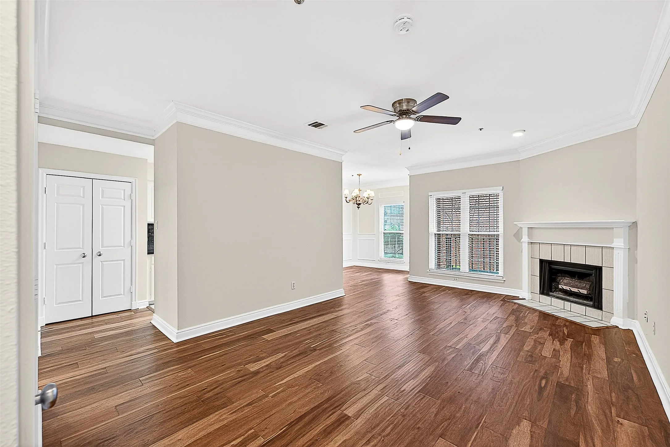 Condominium For Sale in Dallas County , 5407 Bryan Street B104, Dallas, Texas 75206, 2 Bedroom, 2 Bathroom, 1 Garage spaces, 1,054 Sqft, built in 1985, mls#21152213, Real Estate Agent in Dallas, Homes For Sale in Dallas county, Homes For Sale in Dallas, Realtor in Dallas Texas, Real Estate Brokerage Independent Realty Texas, Luminita Cordes Realtor