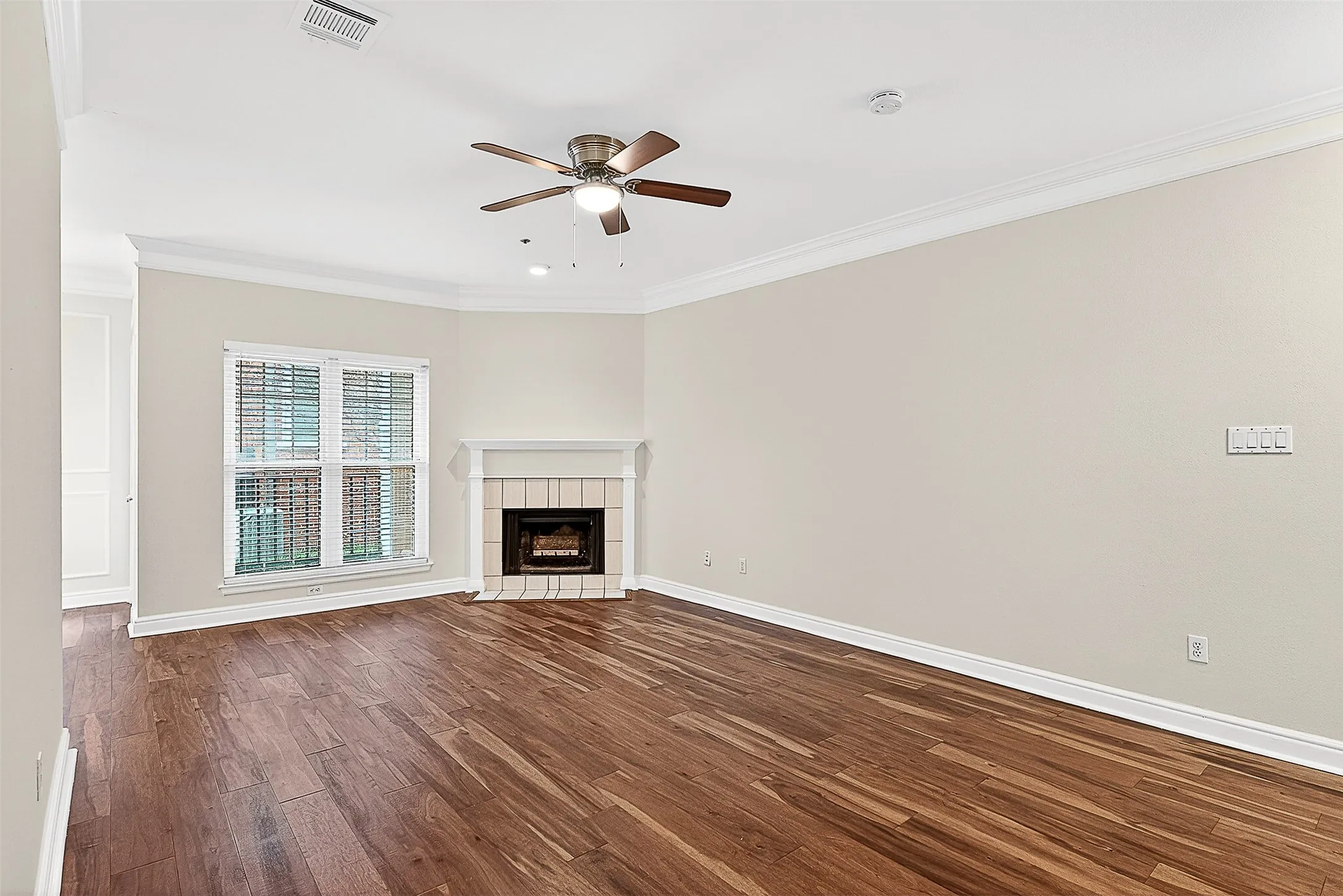 Condominium For Sale in Dallas County , 5407 Bryan Street B104, Dallas, Texas 75206, 2 Bedroom, 2 Bathroom, 1 Garage spaces, 1,054 Sqft, built in 1985, mls#21152213, Real Estate Agent in Dallas, Homes For Sale in Dallas county, Homes For Sale in Dallas, Realtor in Dallas Texas, Real Estate Brokerage Independent Realty Texas, Luminita Cordes Realtor