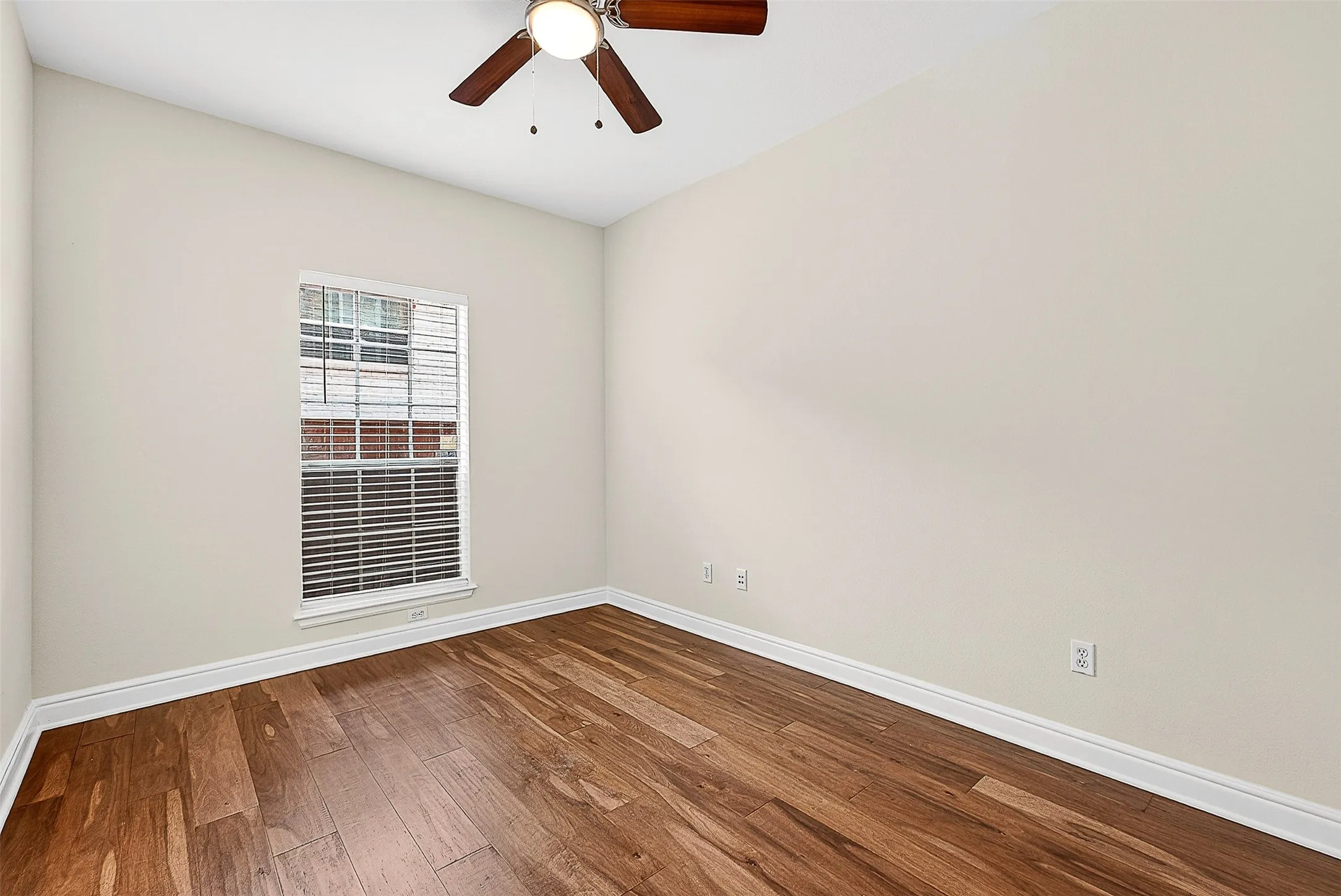 Condominium For Sale in Dallas County , 5407 Bryan Street B104, Dallas, Texas 75206, 2 Bedroom, 2 Bathroom, 1 Garage spaces, 1,054 Sqft, built in 1985, mls#21152213, Real Estate Agent in Dallas, Homes For Sale in Dallas county, Homes For Sale in Dallas, Realtor in Dallas Texas, Real Estate Brokerage Independent Realty Texas, Luminita Cordes Realtor