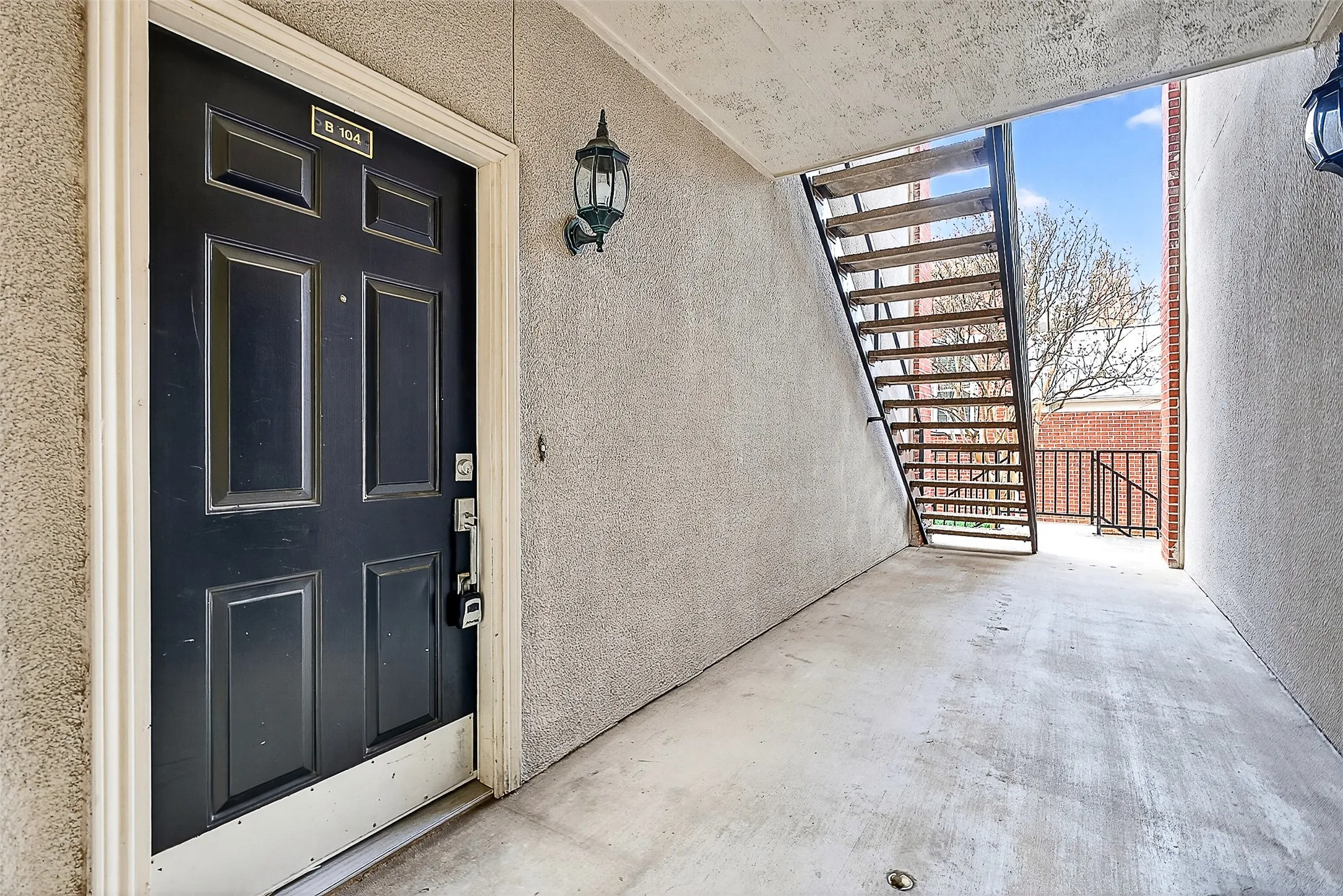 Condominium For Sale in Dallas County , 5407 Bryan Street B104, Dallas, Texas 75206, 2 Bedroom, 2 Bathroom, 1 Garage spaces, 1,054 Sqft, built in 1985, mls#21152213, Real Estate Agent in Dallas, Homes For Sale in Dallas county, Homes For Sale in Dallas, Realtor in Dallas Texas, Real Estate Brokerage Independent Realty Texas, Luminita Cordes Realtor