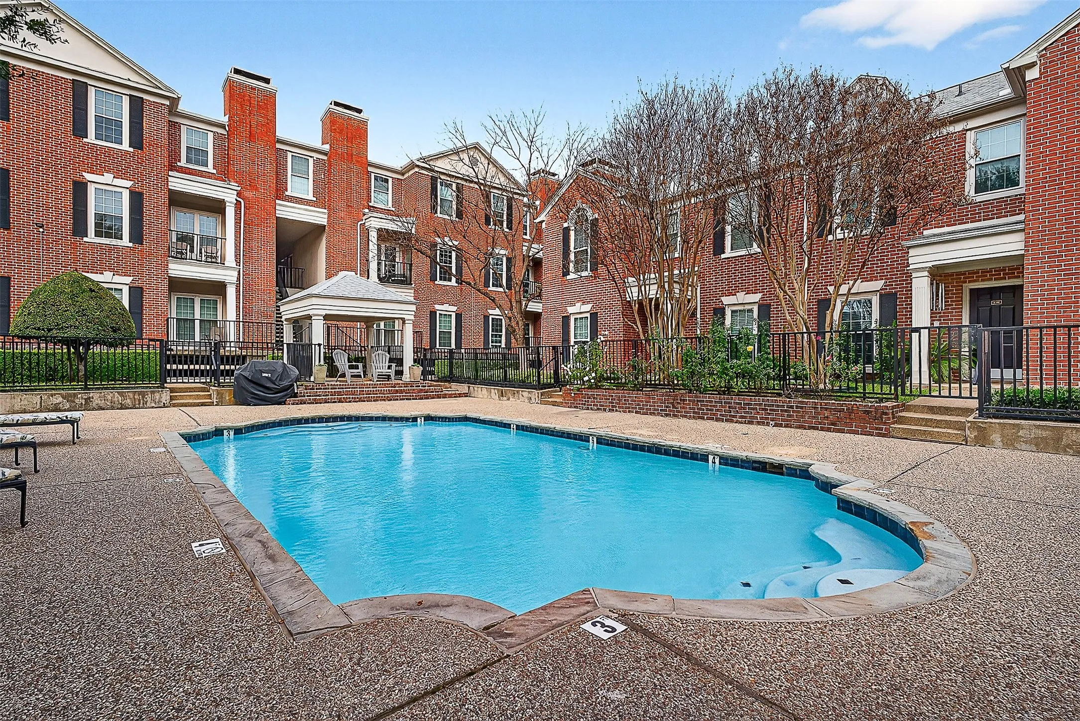 Condominium For Sale in Dallas County , 5407 Bryan Street B104, Dallas, Texas 75206, 2 Bedroom, 2 Bathroom, 1 Garage spaces, 1,054 Sqft, built in 1985, mls#21152213, Real Estate Agent in Dallas, Homes For Sale in Dallas county, Homes For Sale in Dallas, Realtor in Dallas Texas, Real Estate Brokerage Independent Realty Texas, Luminita Cordes Realtor