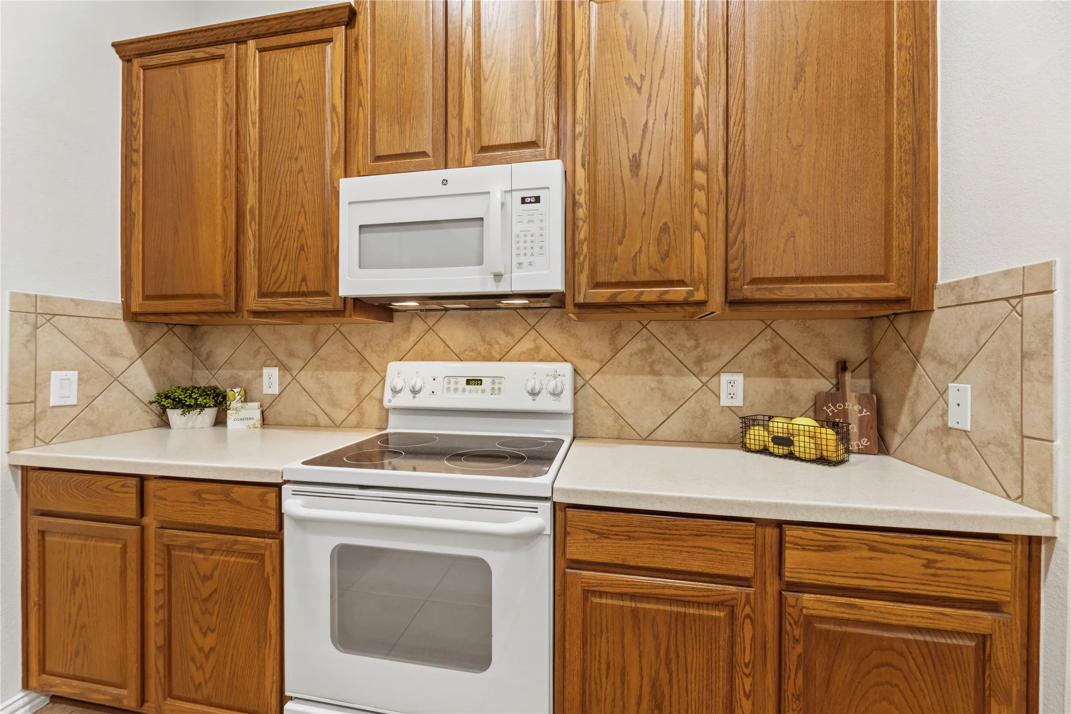 Single Family Residence For Sale in Collin County , 719 Scenic Ranch Circle, Fairview, Texas 75069, 2 Bedroom, 2 Bathroom, 2 Garage spaces, 1,615 Sqft, built in 2004, Preowned, mls#21153674, Real Estate Agent in Fairview, Homes For Sale in Collin county, Homes For Sale in Fairview, Realtor in Fairview Texas, Real Estate Brokerage Independent Realty Texas, Luminita Cordes Realtor