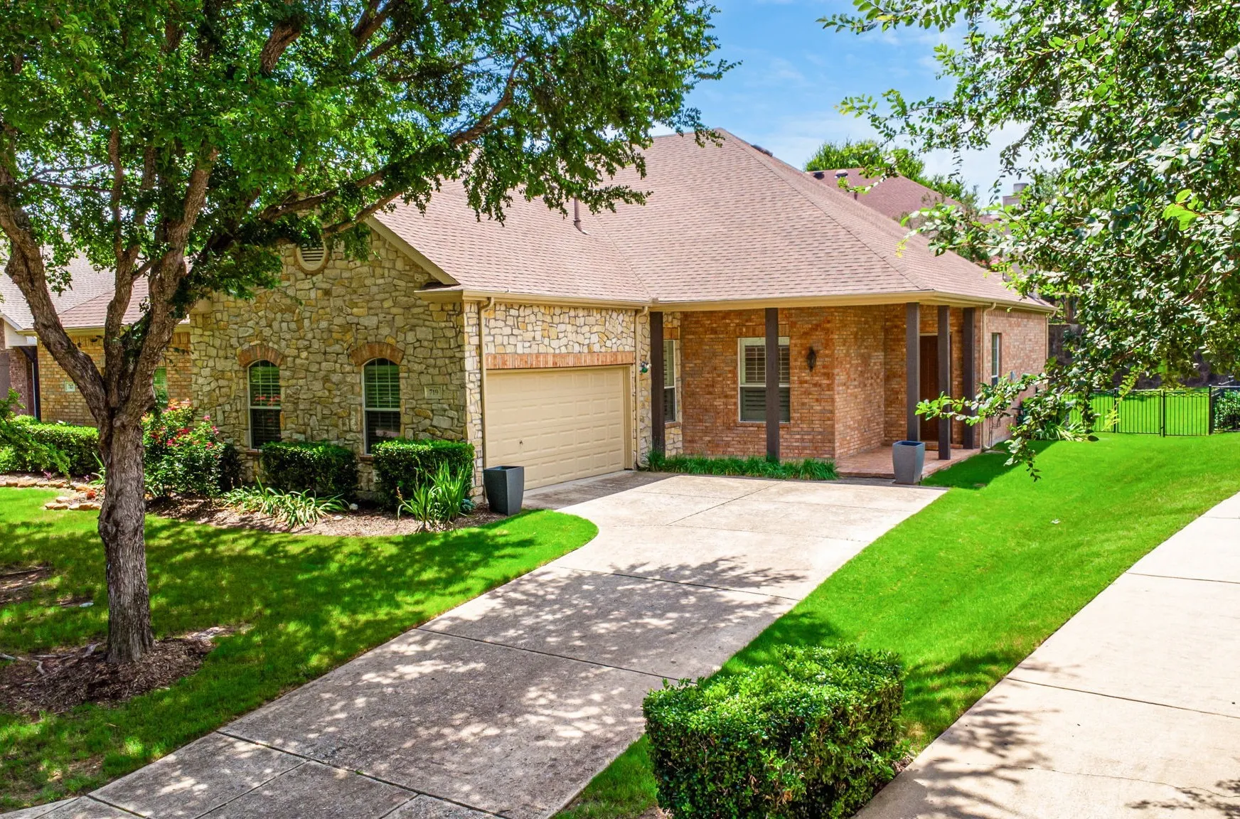 Single Family Residence For Sale in Collin County , 719 Scenic Ranch Circle, Fairview, Texas 75069, 2 Bedroom, 2 Bathroom, 2 Garage spaces, 1,615 Sqft, built in 2004, Preowned, mls#21153674, Real Estate Agent in Fairview, Homes For Sale in Collin county, Homes For Sale in Fairview, Realtor in Fairview Texas, Real Estate Brokerage Independent Realty Texas, Luminita Cordes Realtor
