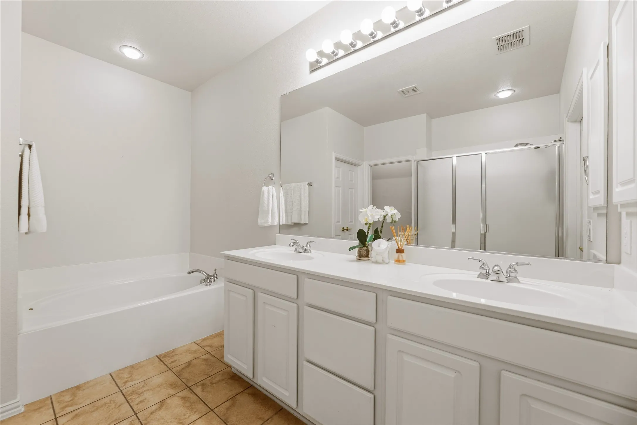 Single Family Residence For Sale in Collin County , 719 Scenic Ranch Circle, Fairview, Texas 75069, 2 Bedroom, 2 Bathroom, 2 Garage spaces, 1,615 Sqft, built in 2004, Preowned, mls#21153674, Real Estate Agent in Fairview, Homes For Sale in Collin county, Homes For Sale in Fairview, Realtor in Fairview Texas, Real Estate Brokerage Independent Realty Texas, Luminita Cordes Realtor