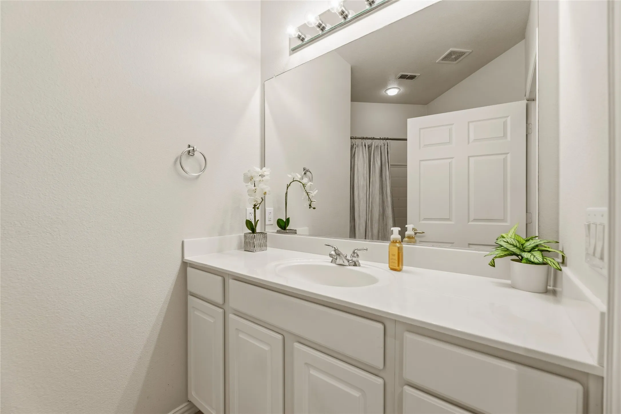 Single Family Residence For Sale in Collin County , 719 Scenic Ranch Circle, Fairview, Texas 75069, 2 Bedroom, 2 Bathroom, 2 Garage spaces, 1,615 Sqft, built in 2004, Preowned, mls#21153674, Real Estate Agent in Fairview, Homes For Sale in Collin county, Homes For Sale in Fairview, Realtor in Fairview Texas, Real Estate Brokerage Independent Realty Texas, Luminita Cordes Realtor