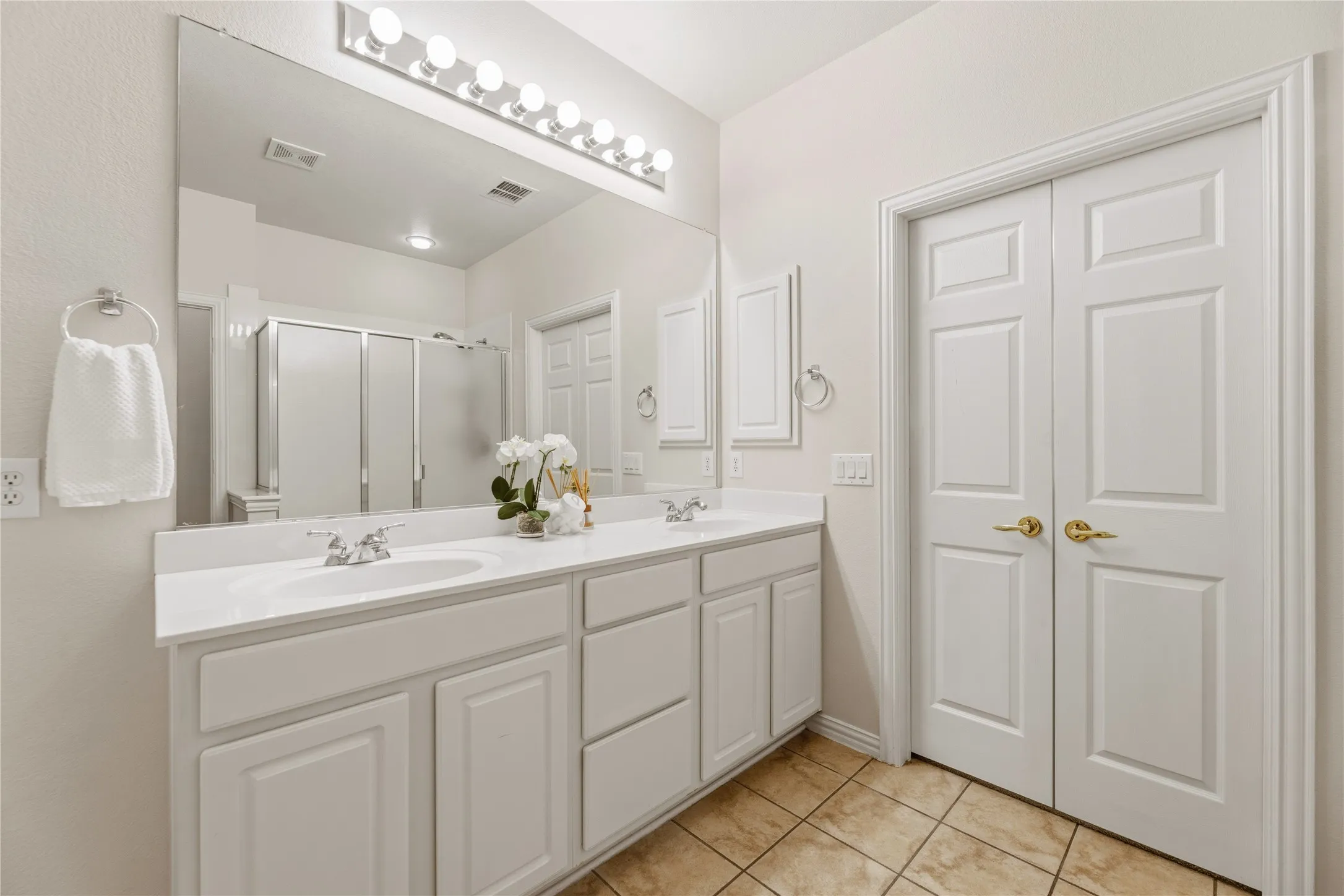 Single Family Residence For Sale in Collin County , 719 Scenic Ranch Circle, Fairview, Texas 75069, 2 Bedroom, 2 Bathroom, 2 Garage spaces, 1,615 Sqft, built in 2004, Preowned, mls#21153674, Real Estate Agent in Fairview, Homes For Sale in Collin county, Homes For Sale in Fairview, Realtor in Fairview Texas, Real Estate Brokerage Independent Realty Texas, Luminita Cordes Realtor