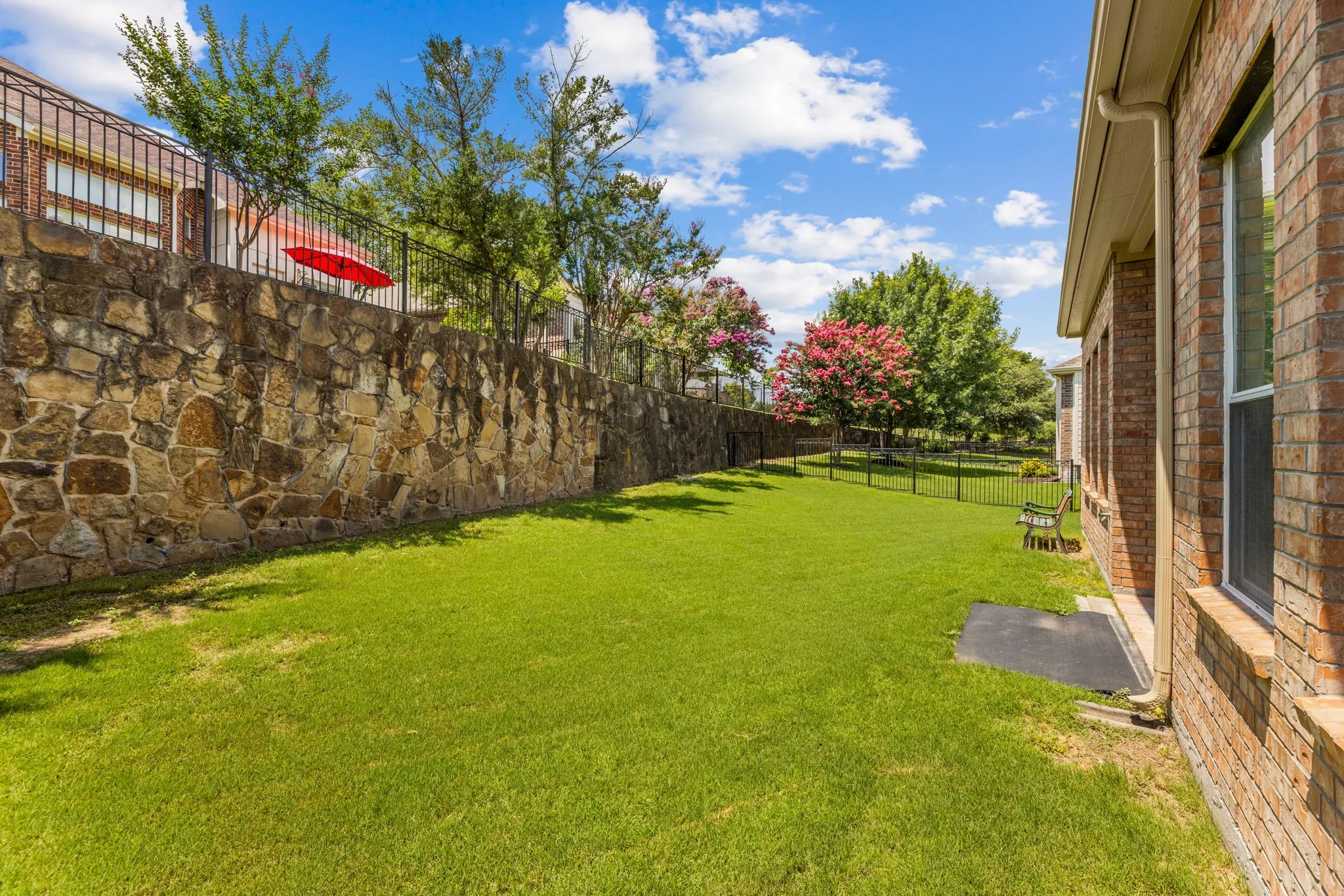 Single Family Residence For Sale in Collin County , 719 Scenic Ranch Circle, Fairview, Texas 75069, 2 Bedroom, 2 Bathroom, 2 Garage spaces, 1,615 Sqft, built in 2004, Preowned, mls#21153674, Real Estate Agent in Fairview, Homes For Sale in Collin county, Homes For Sale in Fairview, Realtor in Fairview Texas, Real Estate Brokerage Independent Realty Texas, Luminita Cordes Realtor