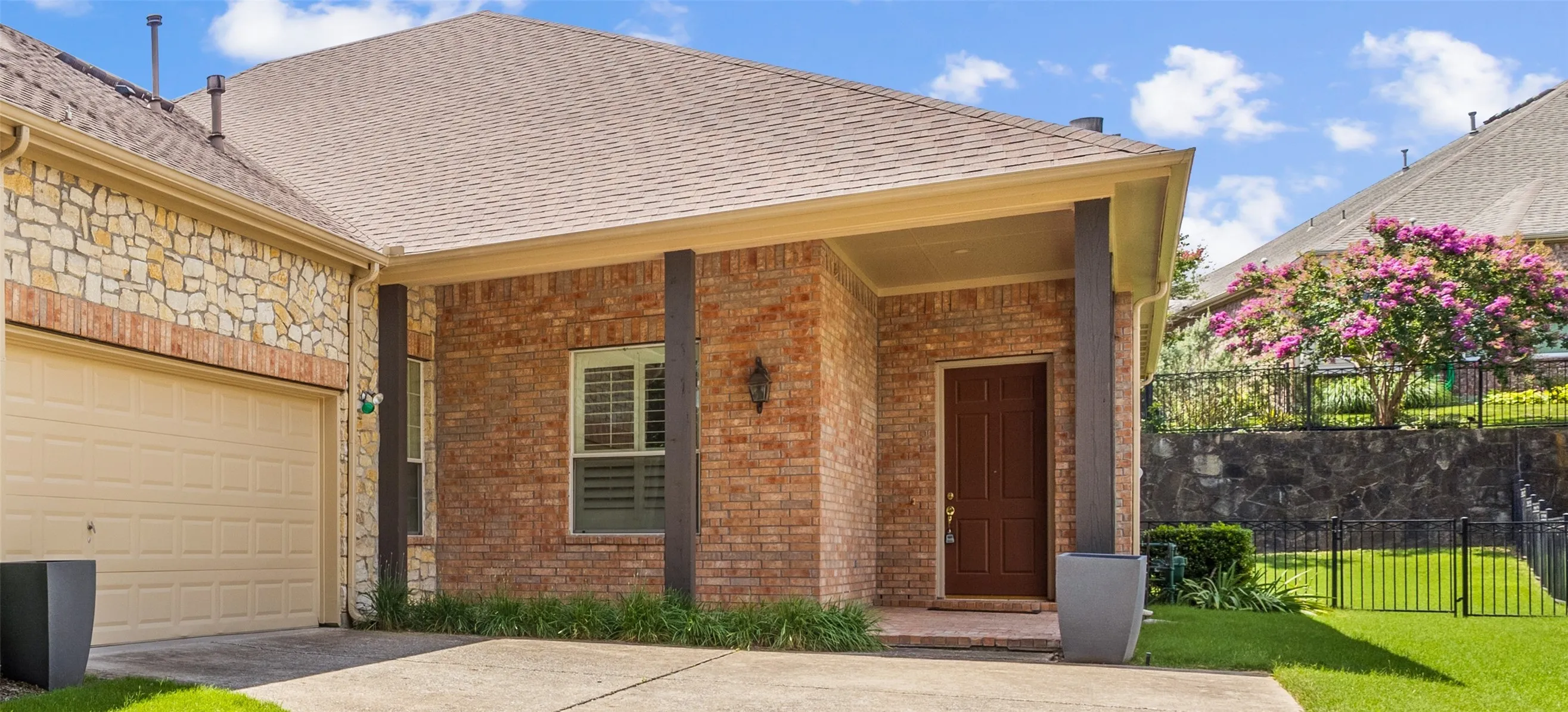 Single Family Residence For Sale in Collin County , 719 Scenic Ranch Circle, Fairview, Texas 75069, 2 Bedroom, 2 Bathroom, 2 Garage spaces, 1,615 Sqft, built in 2004, Preowned, mls#21153674, Real Estate Agent in Fairview, Homes For Sale in Collin county, Homes For Sale in Fairview, Realtor in Fairview Texas, Real Estate Brokerage Independent Realty Texas, Luminita Cordes Realtor