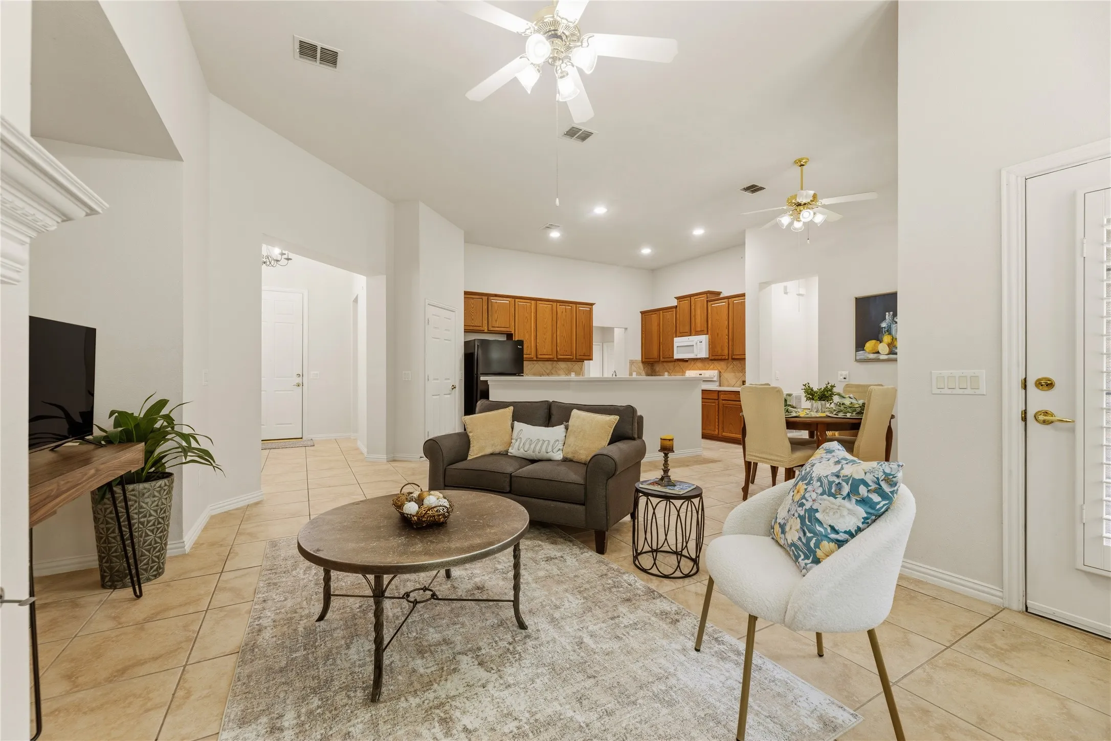Single Family Residence For Sale in Collin County , 719 Scenic Ranch Circle, Fairview, Texas 75069, 2 Bedroom, 2 Bathroom, 2 Garage spaces, 1,615 Sqft, built in 2004, Preowned, mls#21153674, Real Estate Agent in Fairview, Homes For Sale in Collin county, Homes For Sale in Fairview, Realtor in Fairview Texas, Real Estate Brokerage Independent Realty Texas, Luminita Cordes Realtor