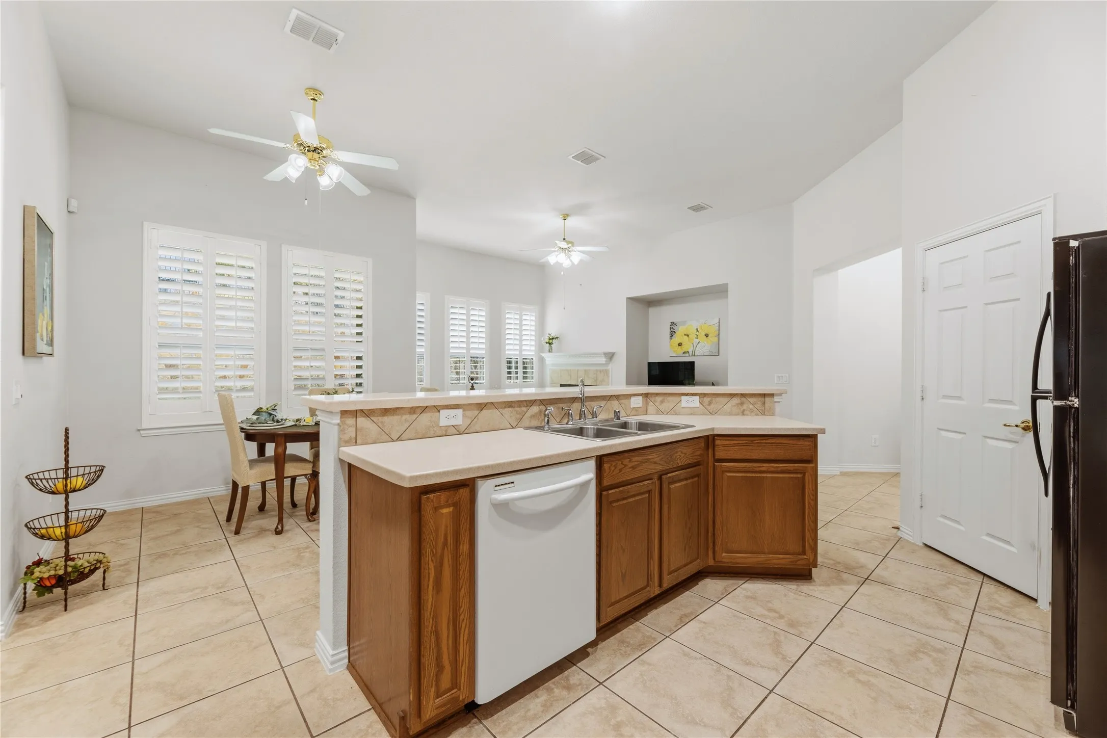 Single Family Residence For Sale in Collin County , 719 Scenic Ranch Circle, Fairview, Texas 75069, 2 Bedroom, 2 Bathroom, 2 Garage spaces, 1,615 Sqft, built in 2004, Preowned, mls#21153674, Real Estate Agent in Fairview, Homes For Sale in Collin county, Homes For Sale in Fairview, Realtor in Fairview Texas, Real Estate Brokerage Independent Realty Texas, Luminita Cordes Realtor