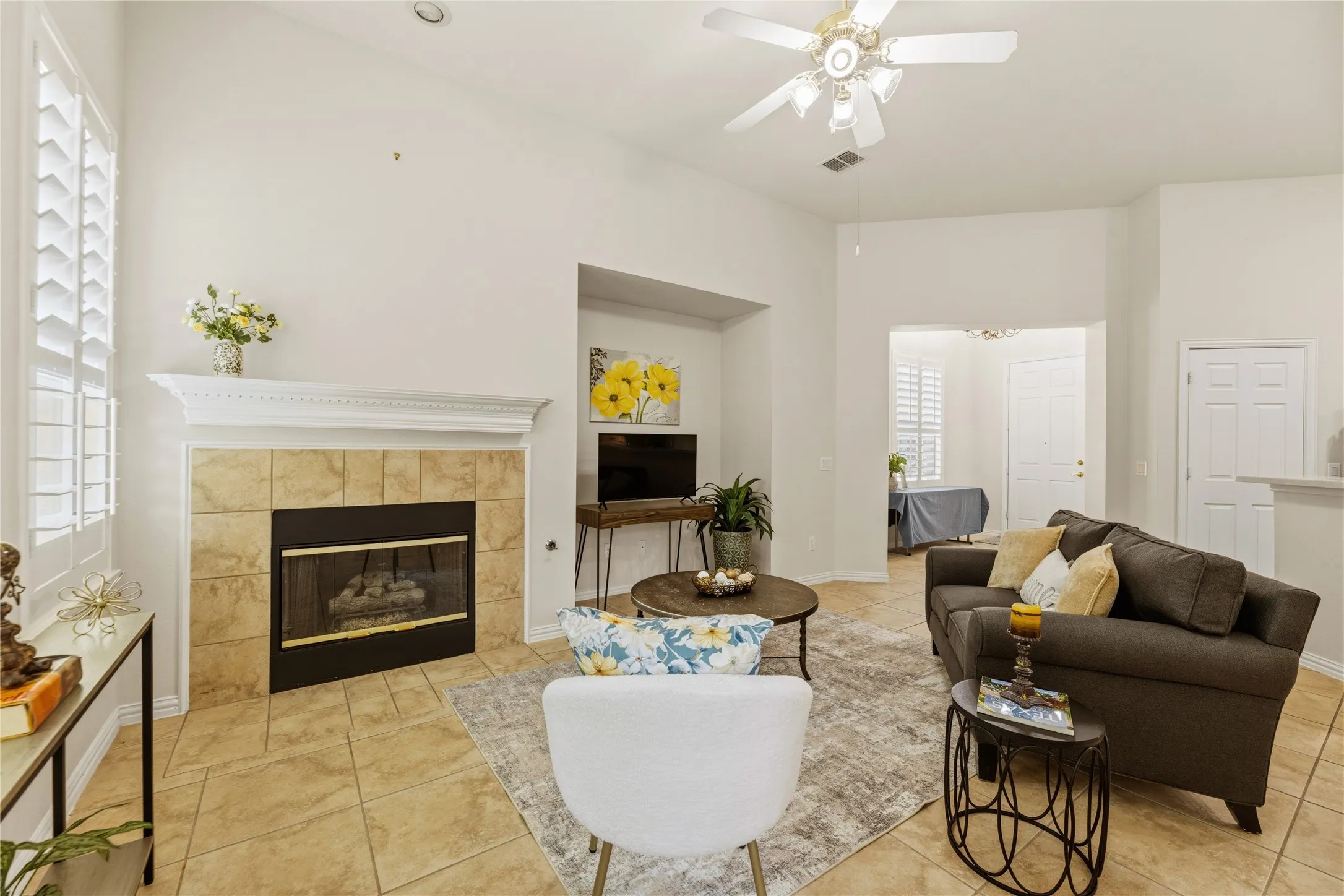 Single Family Residence For Sale in Collin County , 719 Scenic Ranch Circle, Fairview, Texas 75069, 2 Bedroom, 2 Bathroom, 2 Garage spaces, 1,615 Sqft, built in 2004, Preowned, mls#21153674, Real Estate Agent in Fairview, Homes For Sale in Collin county, Homes For Sale in Fairview, Realtor in Fairview Texas, Real Estate Brokerage Independent Realty Texas, Luminita Cordes Realtor