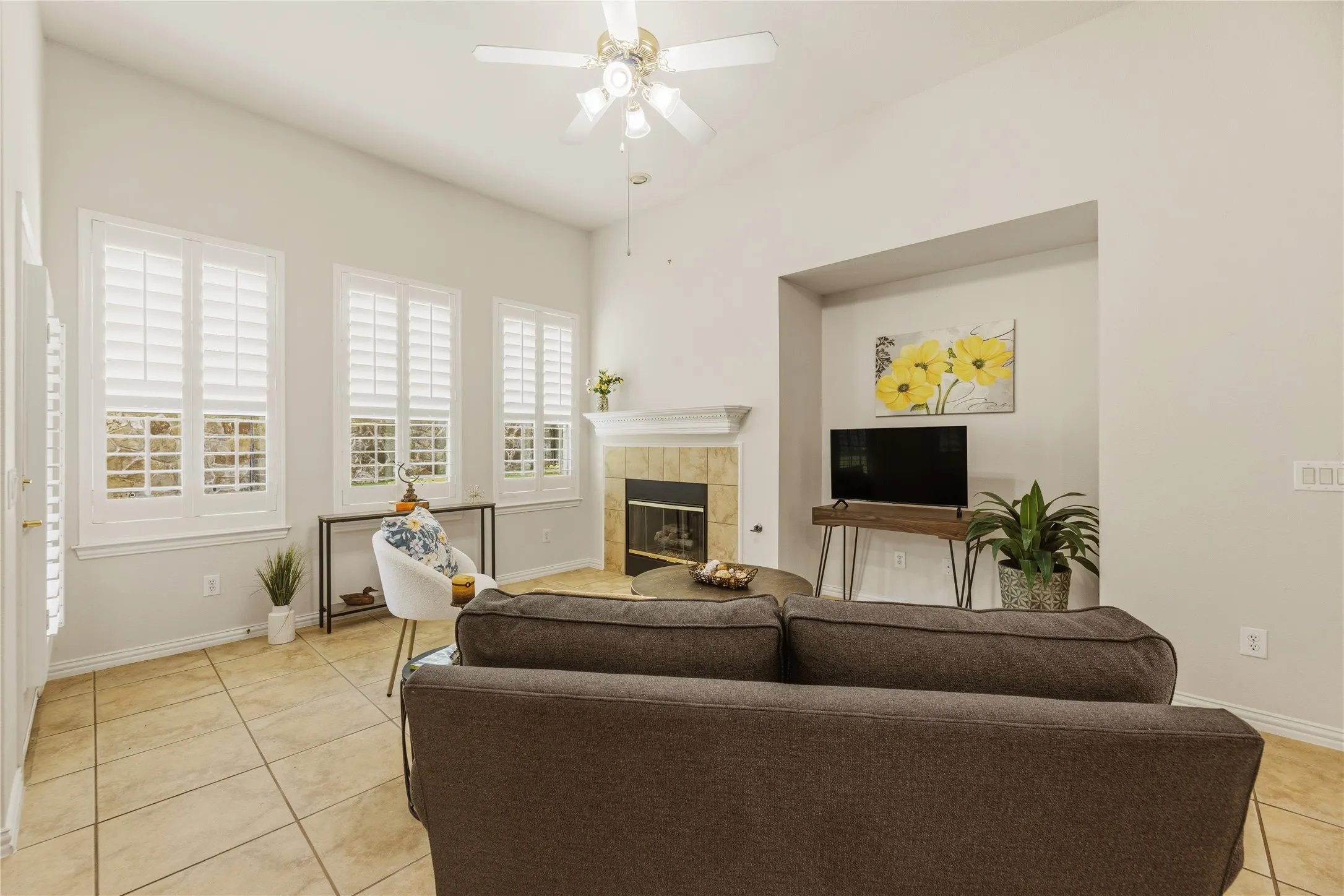 Single Family Residence For Sale in Collin County , 719 Scenic Ranch Circle, Fairview, Texas 75069, 2 Bedroom, 2 Bathroom, 2 Garage spaces, 1,615 Sqft, built in 2004, Preowned, mls#21153674, Real Estate Agent in Fairview, Homes For Sale in Collin county, Homes For Sale in Fairview, Realtor in Fairview Texas, Real Estate Brokerage Independent Realty Texas, Luminita Cordes Realtor