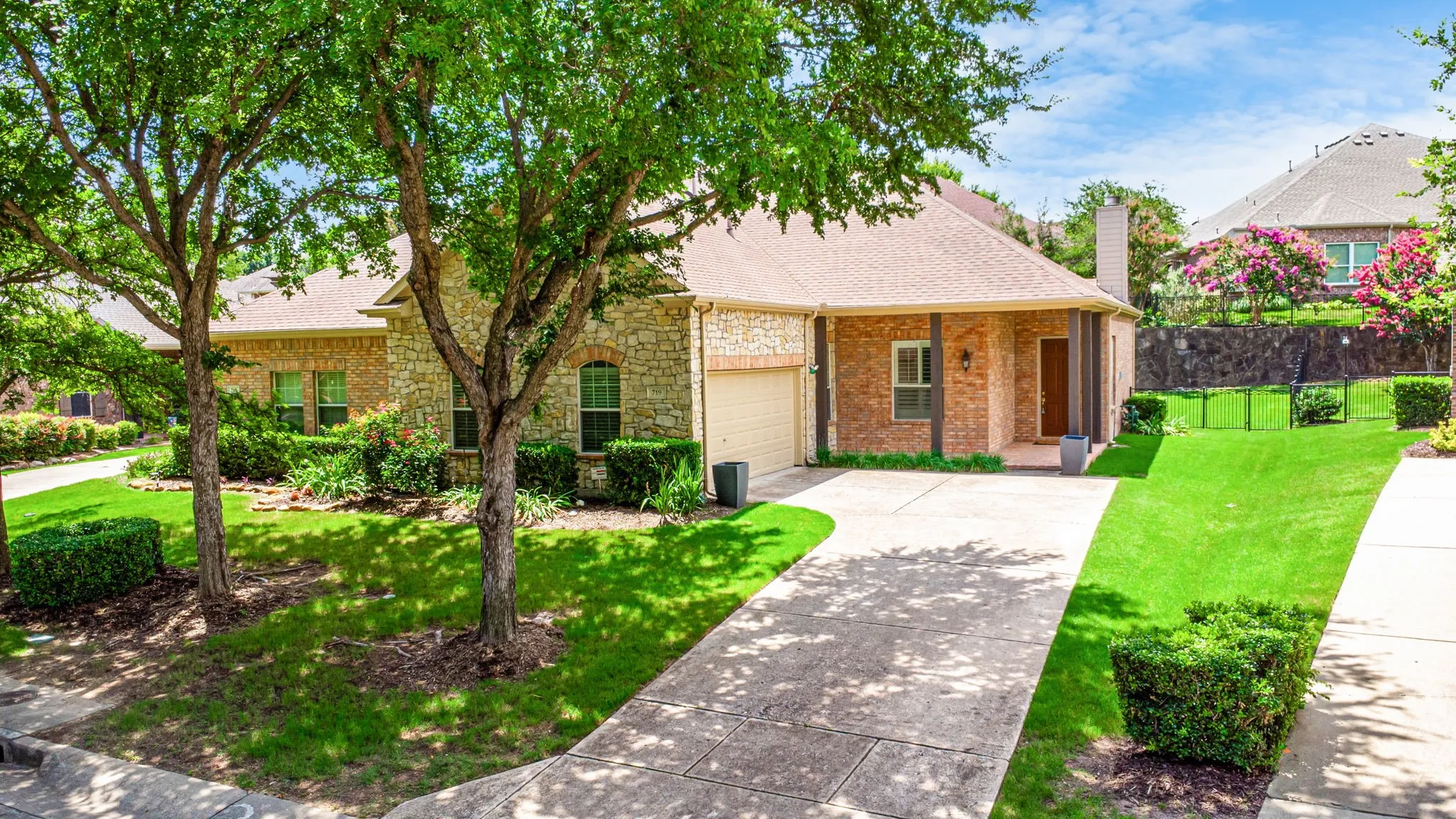 Single Family Residence For Sale in Collin County , 719 Scenic Ranch Circle, Fairview, Texas 75069, 2 Bedroom, 2 Bathroom, 2 Garage spaces, 1,615 Sqft, built in 2004, Preowned, mls#21153674, Real Estate Agent in Fairview, Homes For Sale in Collin county, Homes For Sale in Fairview, Realtor in Fairview Texas, Real Estate Brokerage Independent Realty Texas, Luminita Cordes Realtor