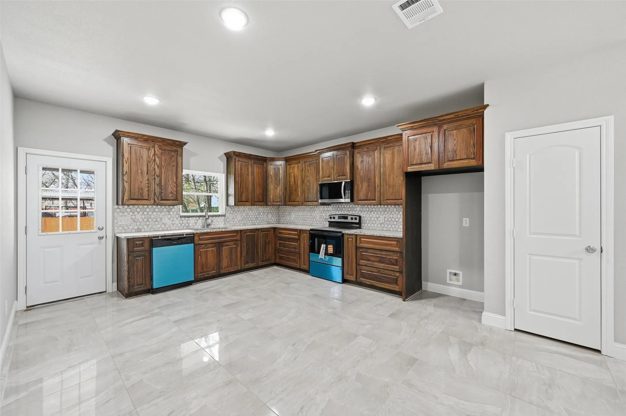Single Family Residence For Sale in Johnson County , 306 Lewis Street, Cleburne, Texas 76031, 3 Bedroom, 2 Bathroom, 2 Garage spaces, 1,637 Sqft, built in 2025, mls#21154825, Real Estate Agent in Cleburne, Homes For Sale in Johnson county, Homes For Sale in Cleburne, Realtor in Cleburne Texas, Real Estate Brokerage Independent Realty Texas, Luminita Cordes Realtor