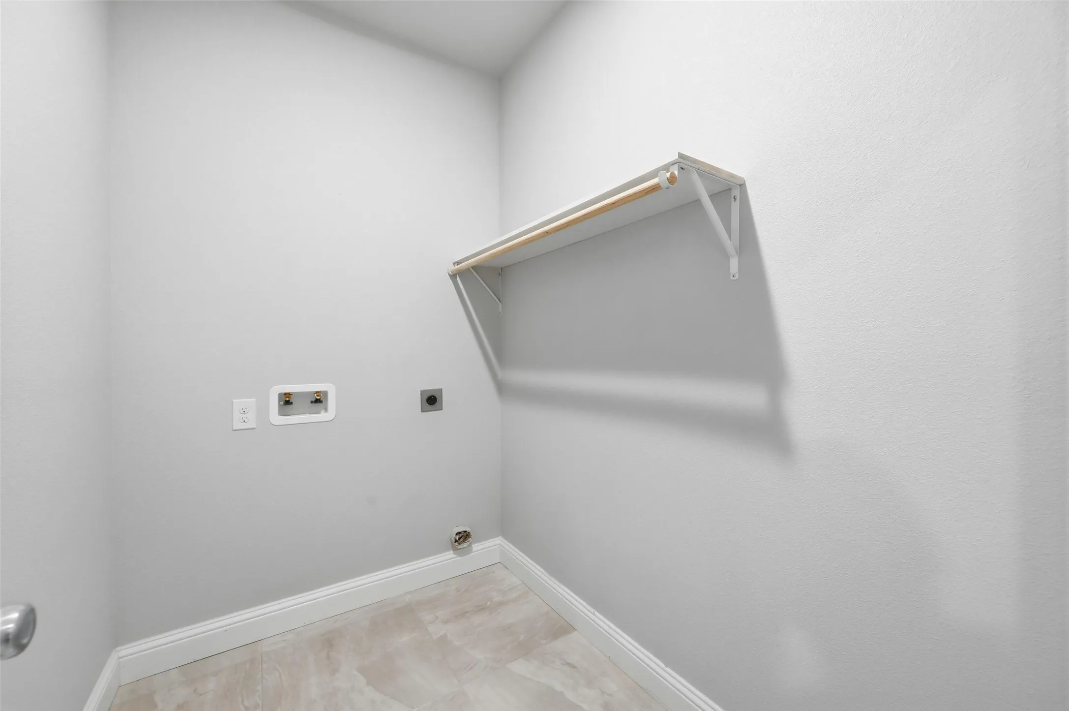 Single Family Residence For Sale in Johnson County , 306 Lewis Street, Cleburne, Texas 76031, 3 Bedroom, 2 Bathroom, 2 Garage spaces, 1,637 Sqft, built in 2025, mls#21154825, Real Estate Agent in Cleburne, Homes For Sale in Johnson county, Homes For Sale in Cleburne, Realtor in Cleburne Texas, Real Estate Brokerage Independent Realty Texas, Luminita Cordes Realtor