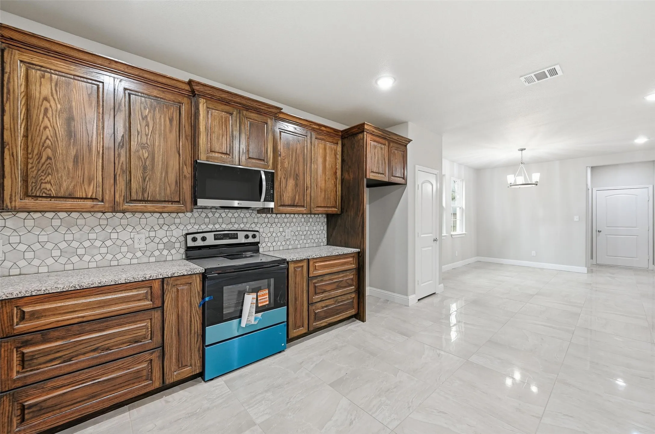 Single Family Residence For Sale in Johnson County , 306 Lewis Street, Cleburne, Texas 76031, 3 Bedroom, 2 Bathroom, 2 Garage spaces, 1,637 Sqft, built in 2025, mls#21154825, Real Estate Agent in Cleburne, Homes For Sale in Johnson county, Homes For Sale in Cleburne, Realtor in Cleburne Texas, Real Estate Brokerage Independent Realty Texas, Luminita Cordes Realtor