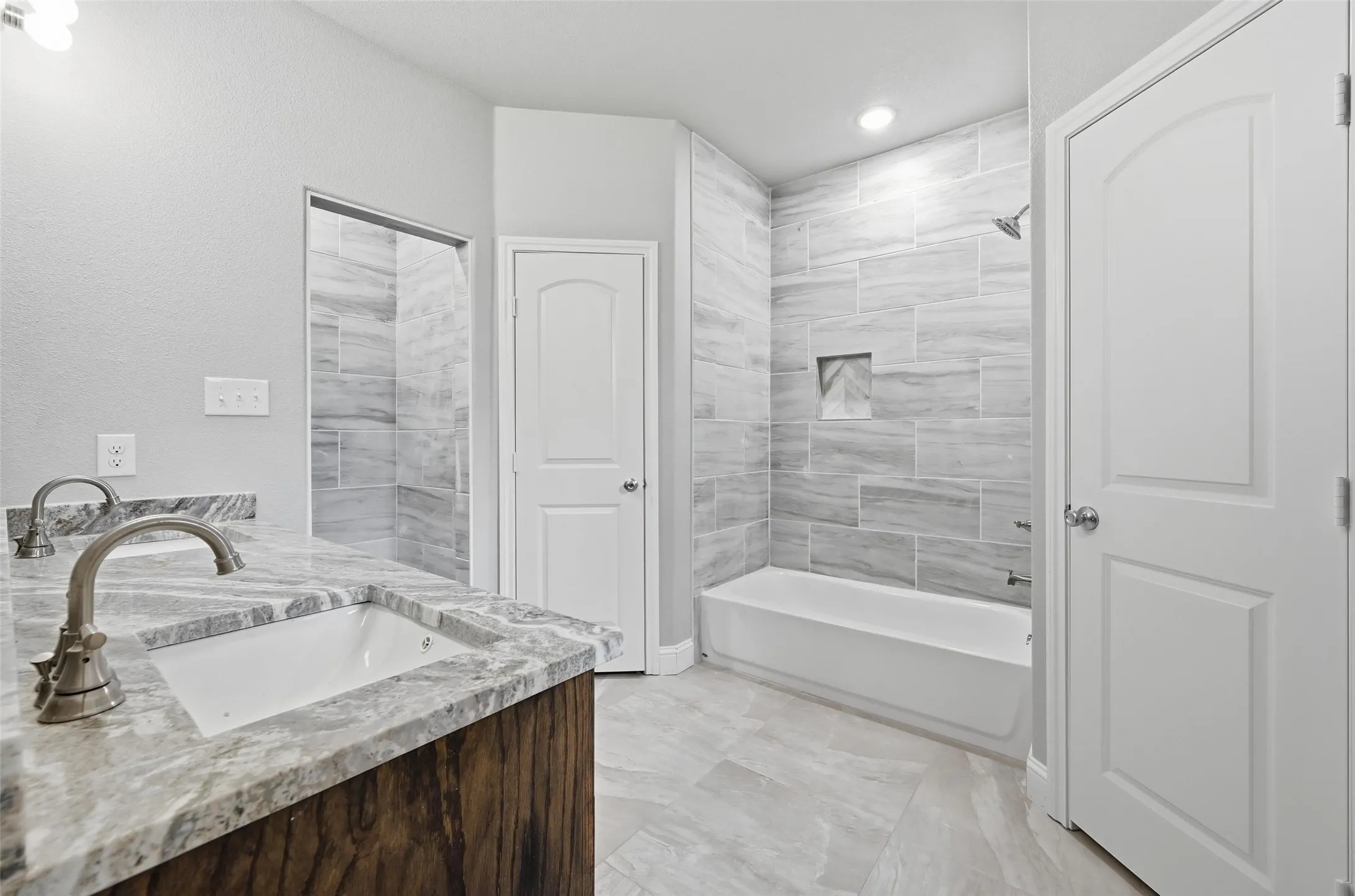 Single Family Residence For Sale in Johnson County , 306 Lewis Street, Cleburne, Texas 76031, 3 Bedroom, 2 Bathroom, 2 Garage spaces, 1,637 Sqft, built in 2025, mls#21154825, Real Estate Agent in Cleburne, Homes For Sale in Johnson county, Homes For Sale in Cleburne, Realtor in Cleburne Texas, Real Estate Brokerage Independent Realty Texas, Luminita Cordes Realtor