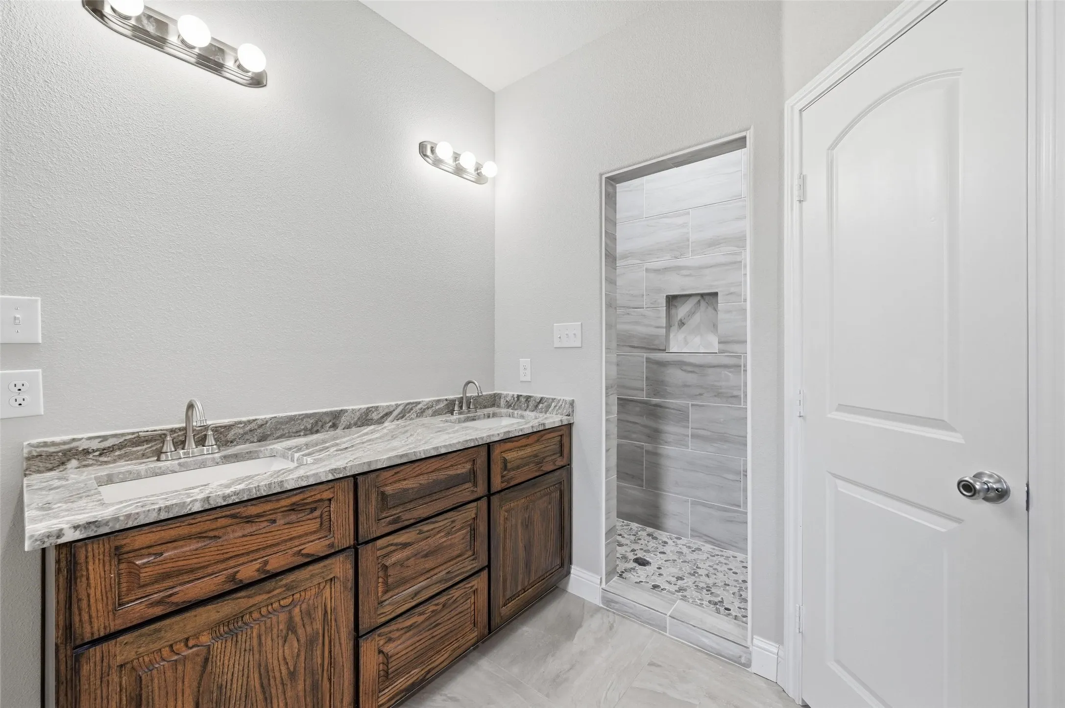 Single Family Residence For Sale in Johnson County , 306 Lewis Street, Cleburne, Texas 76031, 3 Bedroom, 2 Bathroom, 2 Garage spaces, 1,637 Sqft, built in 2025, mls#21154825, Real Estate Agent in Cleburne, Homes For Sale in Johnson county, Homes For Sale in Cleburne, Realtor in Cleburne Texas, Real Estate Brokerage Independent Realty Texas, Luminita Cordes Realtor