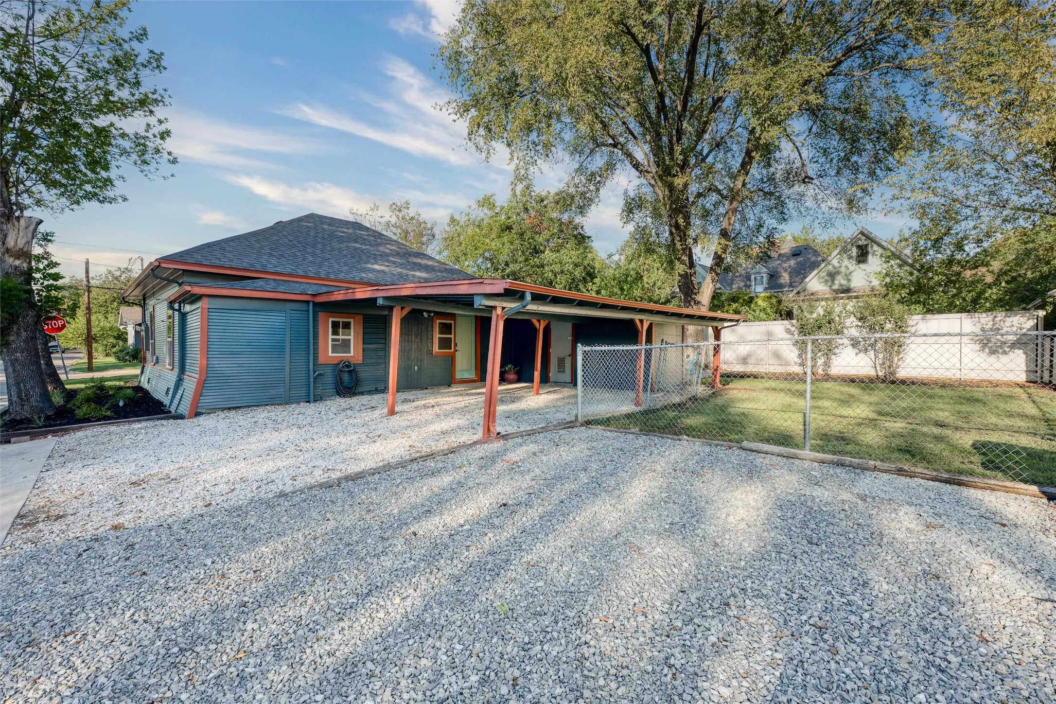 Single Family Residence For Sale in Collin County , 809 W Lamar Street, Mc Kinney, Texas 75069, 2 Bedroom, 1 Bathroom, Garage spaces, 1,190 Sqft, built in 1962, mls#21154944, Real Estate Agent in Mc Kinney, Homes For Sale in Collin county, Homes For Sale in Mc Kinney, Realtor in Mc Kinney Texas, Real Estate Brokerage Independent Realty Texas, Luminita Cordes Realtor