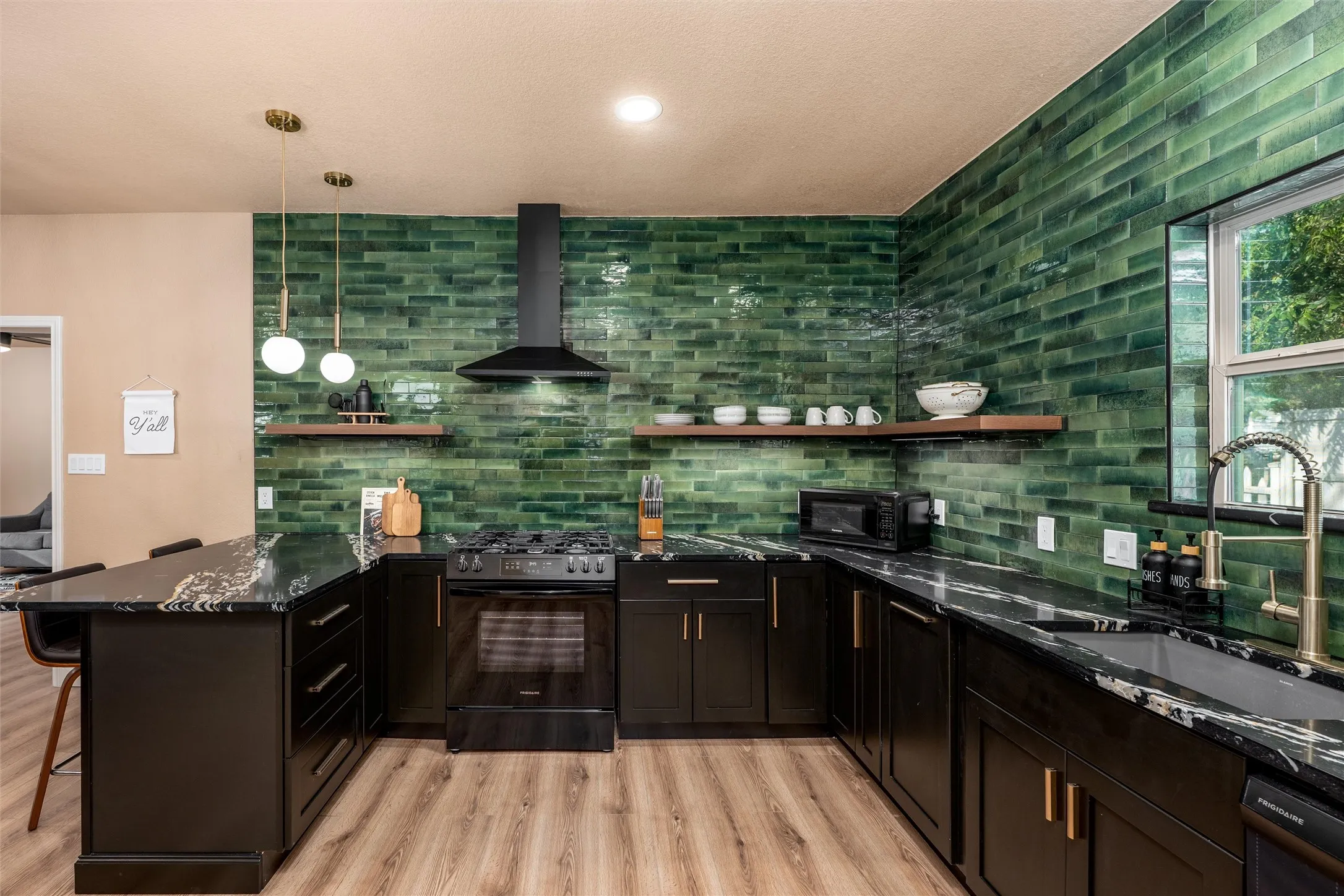 Single Family Residence For Sale in Collin County , 809 W Lamar Street, Mc Kinney, Texas 75069, 2 Bedroom, 1 Bathroom, Garage spaces, 1,190 Sqft, built in 1962, mls#21154944, Real Estate Agent in Mc Kinney, Homes For Sale in Collin county, Homes For Sale in Mc Kinney, Realtor in Mc Kinney Texas, Real Estate Brokerage Independent Realty Texas, Luminita Cordes Realtor