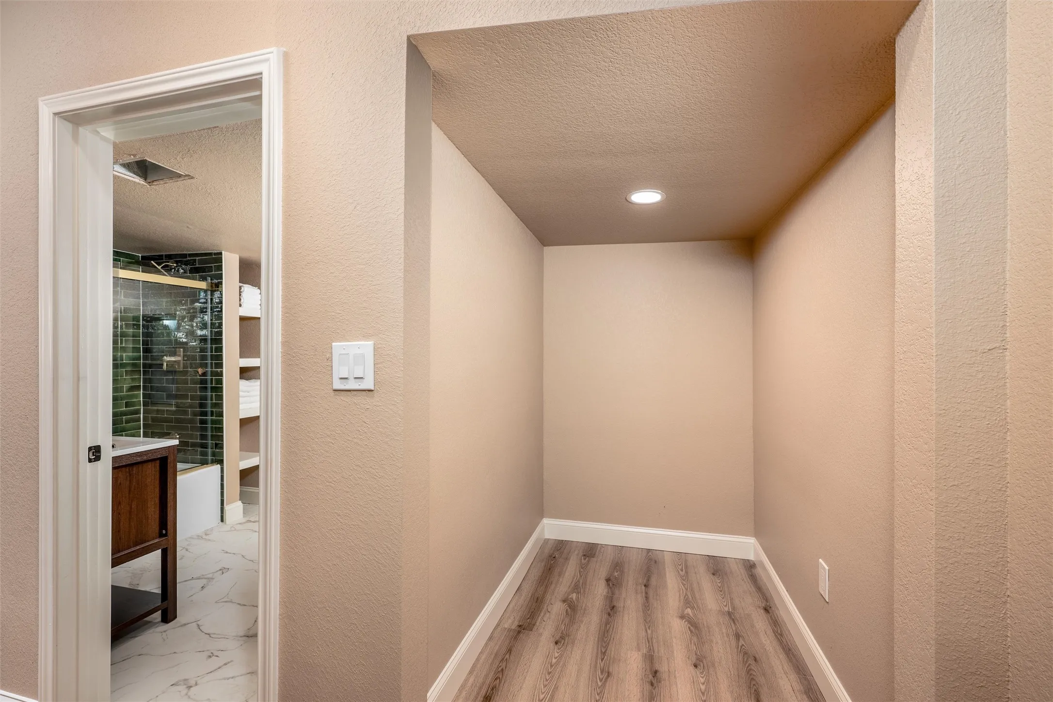 Single Family Residence For Sale in Collin County , 809 W Lamar Street, Mc Kinney, Texas 75069, 2 Bedroom, 1 Bathroom, Garage spaces, 1,190 Sqft, built in 1962, mls#21154944, Real Estate Agent in Mc Kinney, Homes For Sale in Collin county, Homes For Sale in Mc Kinney, Realtor in Mc Kinney Texas, Real Estate Brokerage Independent Realty Texas, Luminita Cordes Realtor