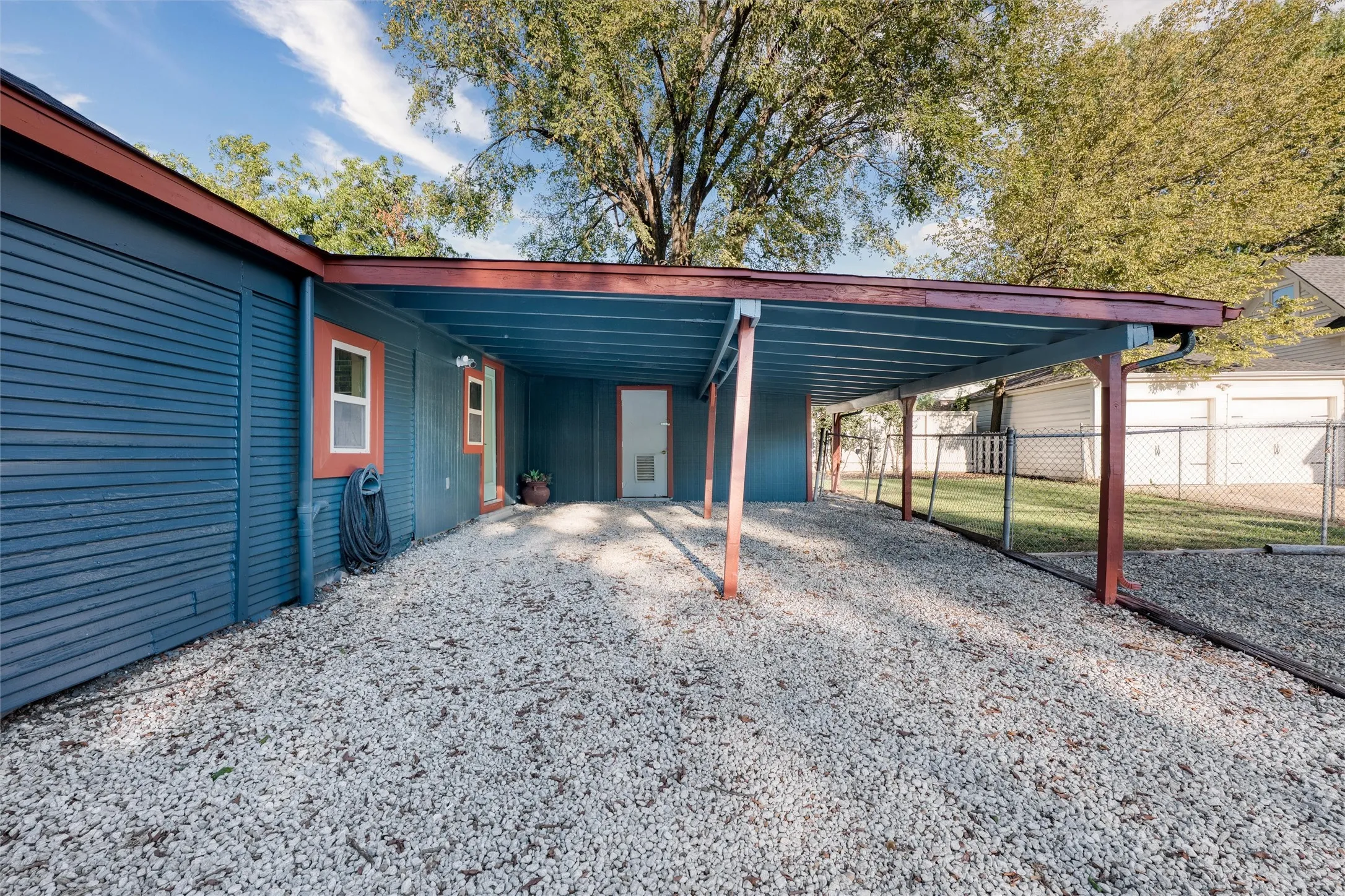 Single Family Residence For Sale in Collin County , 809 W Lamar Street, Mc Kinney, Texas 75069, 2 Bedroom, 1 Bathroom, Garage spaces, 1,190 Sqft, built in 1962, mls#21154944, Real Estate Agent in Mc Kinney, Homes For Sale in Collin county, Homes For Sale in Mc Kinney, Realtor in Mc Kinney Texas, Real Estate Brokerage Independent Realty Texas, Luminita Cordes Realtor