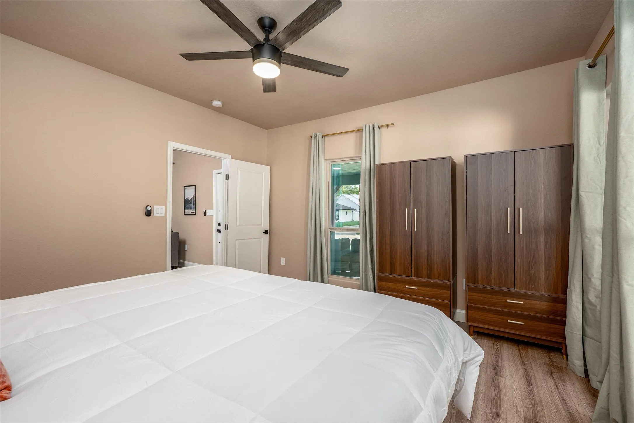 Single Family Residence For Sale in Collin County , 809 W Lamar Street, Mc Kinney, Texas 75069, 2 Bedroom, 1 Bathroom, Garage spaces, 1,190 Sqft, built in 1962, mls#21154944, Real Estate Agent in Mc Kinney, Homes For Sale in Collin county, Homes For Sale in Mc Kinney, Realtor in Mc Kinney Texas, Real Estate Brokerage Independent Realty Texas, Luminita Cordes Realtor