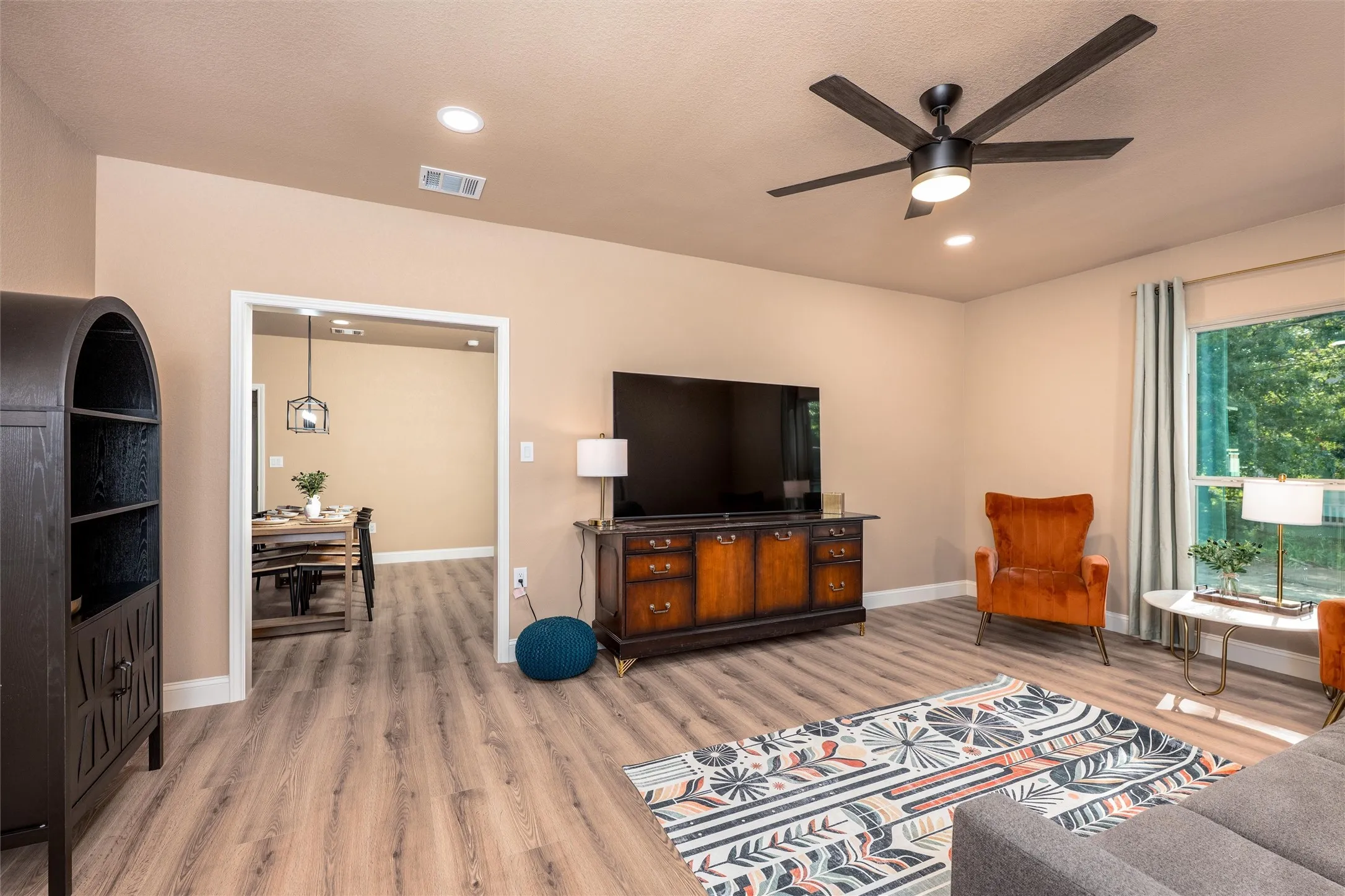 Single Family Residence For Sale in Collin County , 809 W Lamar Street, Mc Kinney, Texas 75069, 2 Bedroom, 1 Bathroom, Garage spaces, 1,190 Sqft, built in 1962, mls#21154944, Real Estate Agent in Mc Kinney, Homes For Sale in Collin county, Homes For Sale in Mc Kinney, Realtor in Mc Kinney Texas, Real Estate Brokerage Independent Realty Texas, Luminita Cordes Realtor