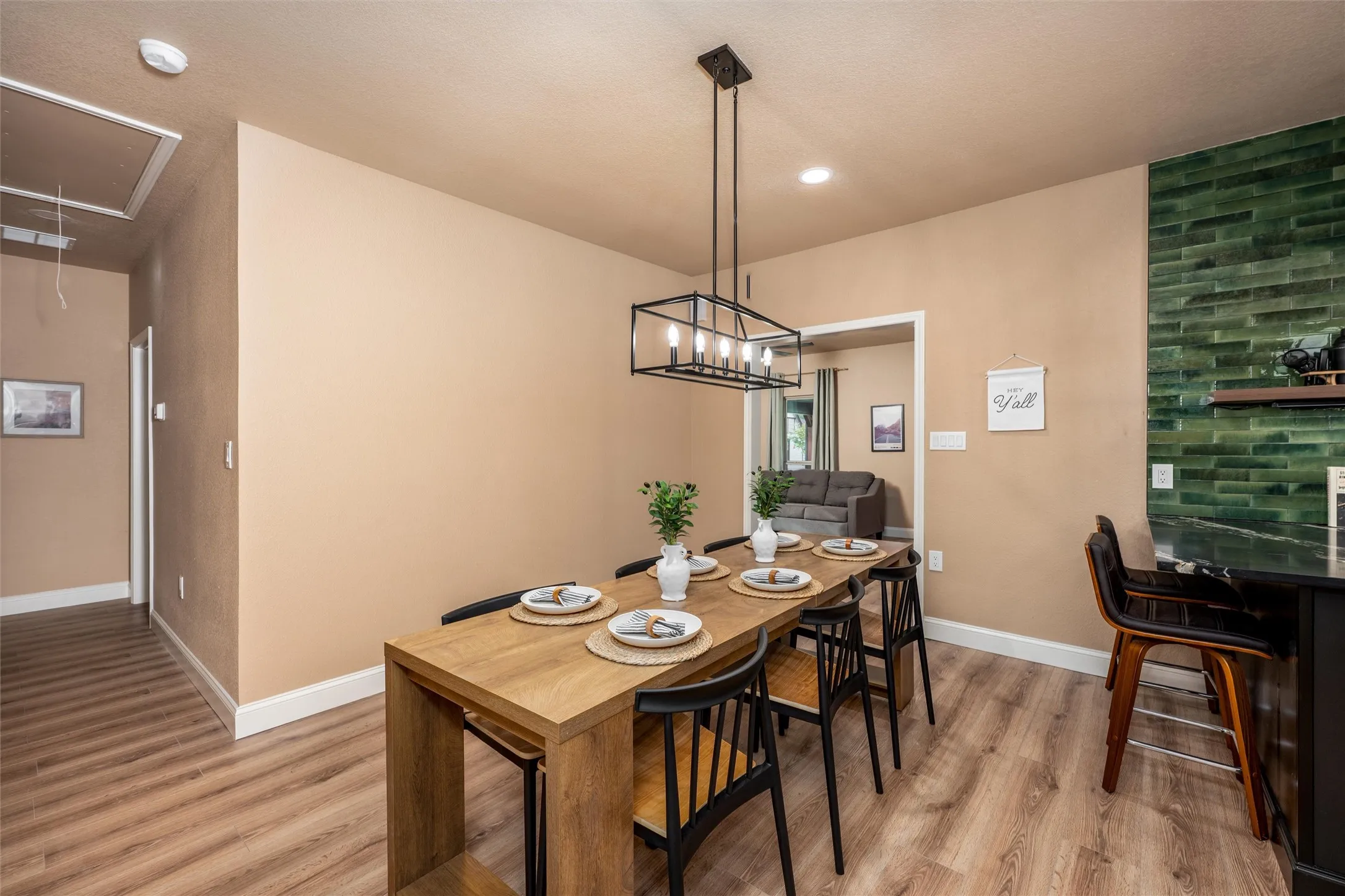 Single Family Residence For Sale in Collin County , 809 W Lamar Street, Mc Kinney, Texas 75069, 2 Bedroom, 1 Bathroom, Garage spaces, 1,190 Sqft, built in 1962, mls#21154944, Real Estate Agent in Mc Kinney, Homes For Sale in Collin county, Homes For Sale in Mc Kinney, Realtor in Mc Kinney Texas, Real Estate Brokerage Independent Realty Texas, Luminita Cordes Realtor