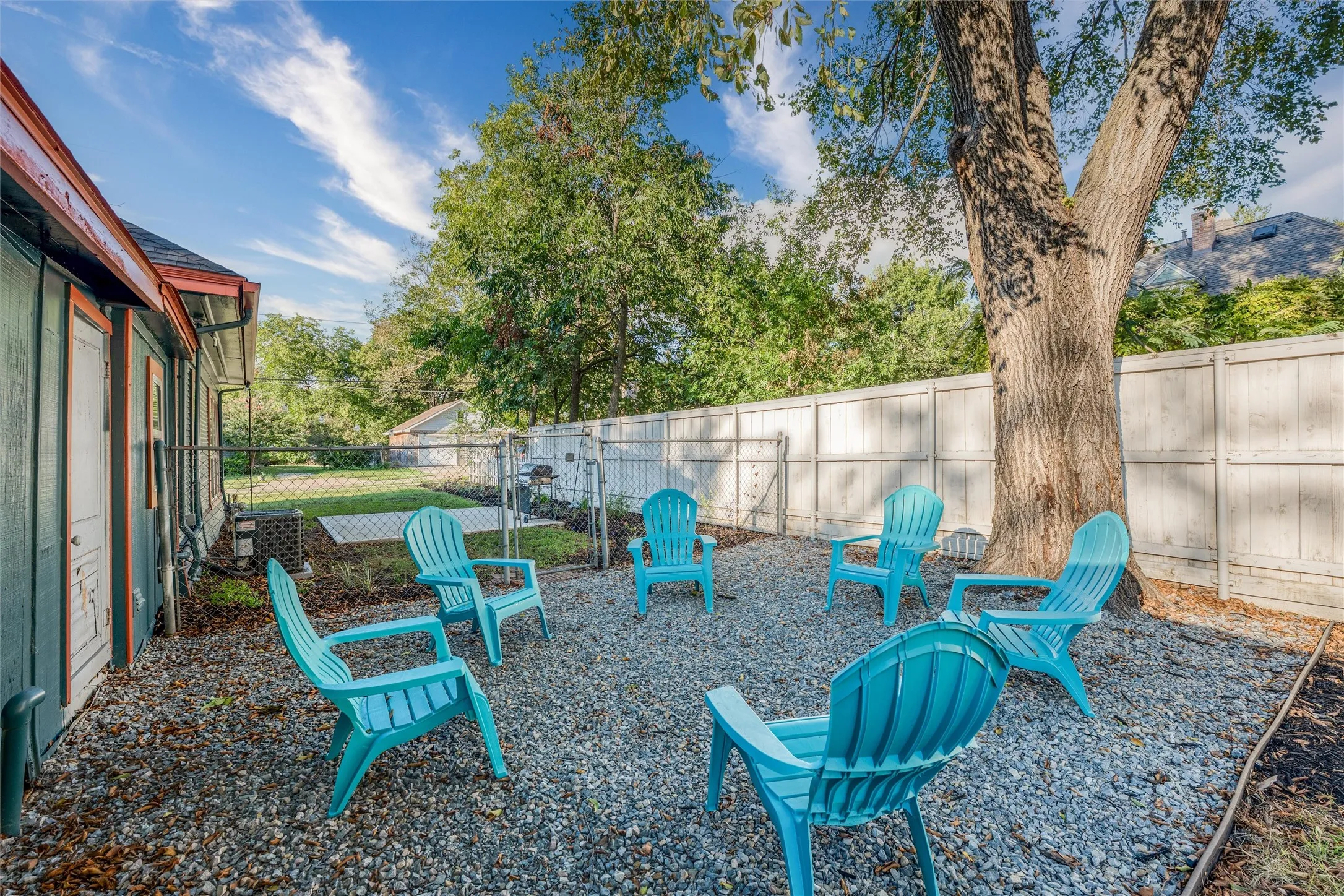 Single Family Residence For Sale in Collin County , 809 W Lamar Street, Mc Kinney, Texas 75069, 2 Bedroom, 1 Bathroom, Garage spaces, 1,190 Sqft, built in 1962, mls#21154944, Real Estate Agent in Mc Kinney, Homes For Sale in Collin county, Homes For Sale in Mc Kinney, Realtor in Mc Kinney Texas, Real Estate Brokerage Independent Realty Texas, Luminita Cordes Realtor