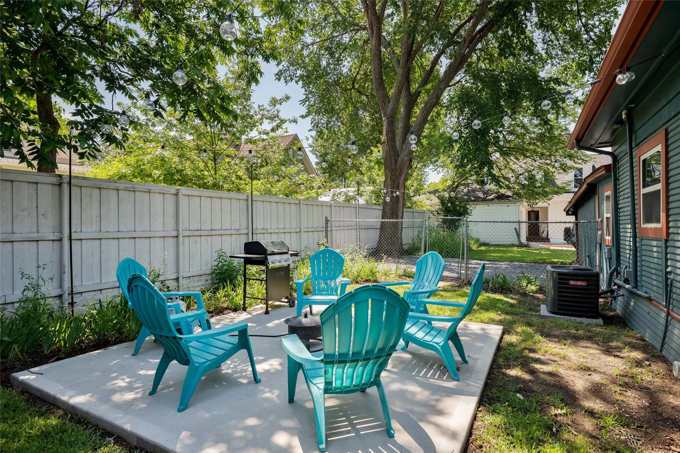 Single Family Residence For Sale in Collin County , 809 W Lamar Street, Mc Kinney, Texas 75069, 2 Bedroom, 1 Bathroom, Garage spaces, 1,190 Sqft, built in 1962, mls#21154944, Real Estate Agent in Mc Kinney, Homes For Sale in Collin county, Homes For Sale in Mc Kinney, Realtor in Mc Kinney Texas, Real Estate Brokerage Independent Realty Texas, Luminita Cordes Realtor