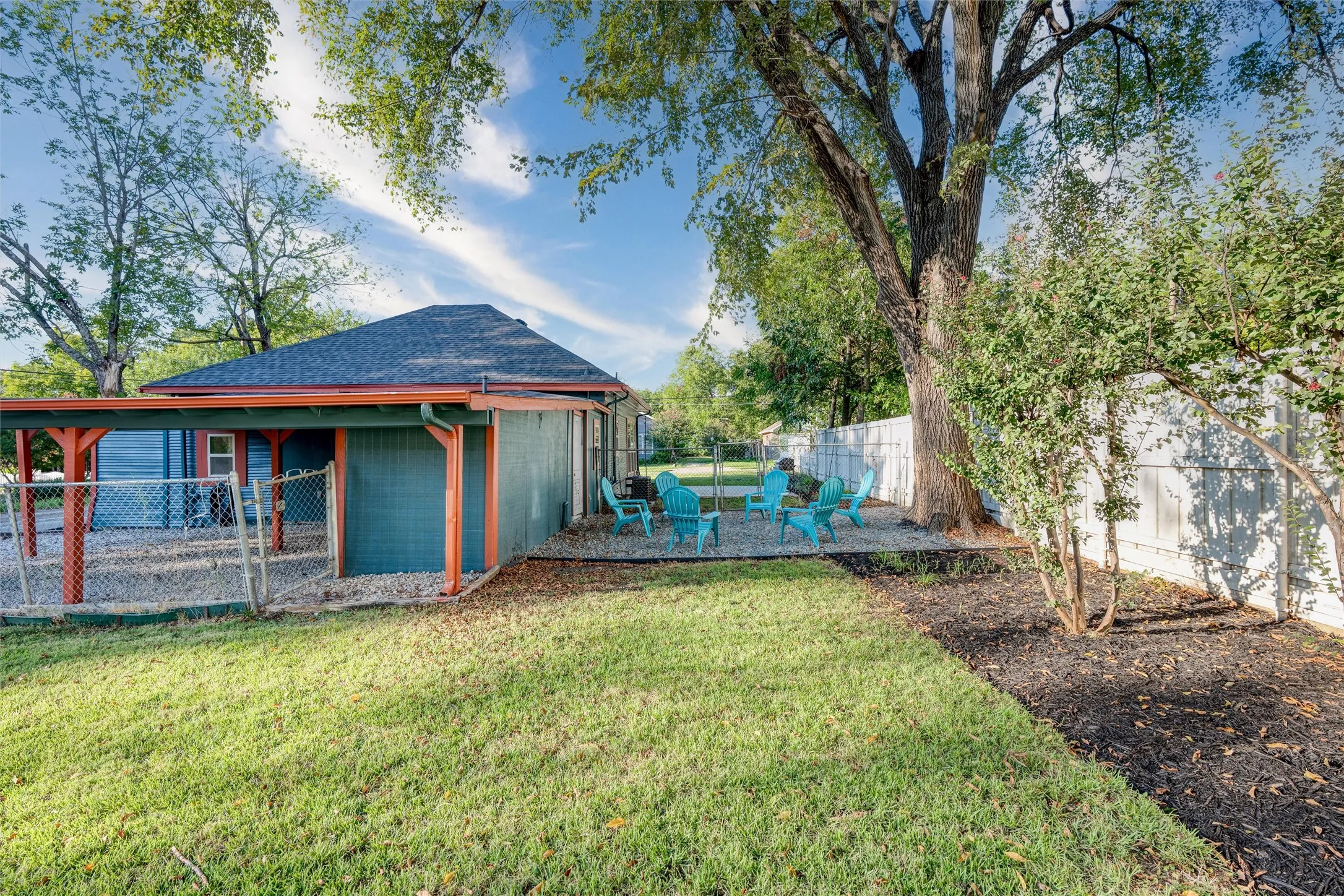 Single Family Residence For Sale in Collin County , 809 W Lamar Street, Mc Kinney, Texas 75069, 2 Bedroom, 1 Bathroom, Garage spaces, 1,190 Sqft, built in 1962, mls#21154944, Real Estate Agent in Mc Kinney, Homes For Sale in Collin county, Homes For Sale in Mc Kinney, Realtor in Mc Kinney Texas, Real Estate Brokerage Independent Realty Texas, Luminita Cordes Realtor